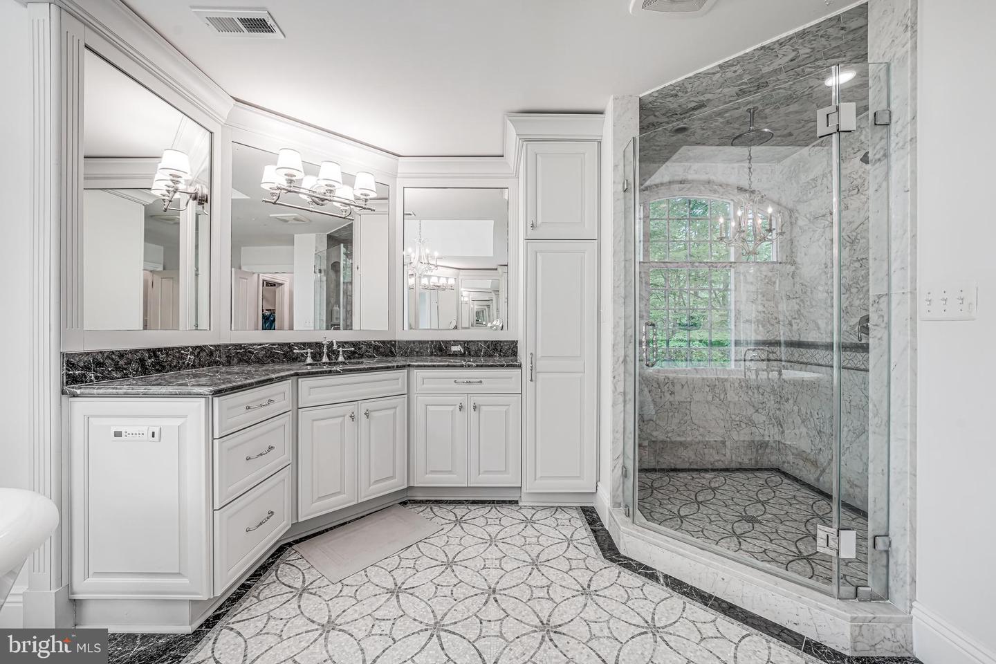 6020 COPELY LN, MCLEAN, Virginia 22101, 6 Bedrooms Bedrooms, ,5 BathroomsBathrooms,Residential,For sale,6020 COPELY LN,VAFX2236232 MLS # VAFX2236232