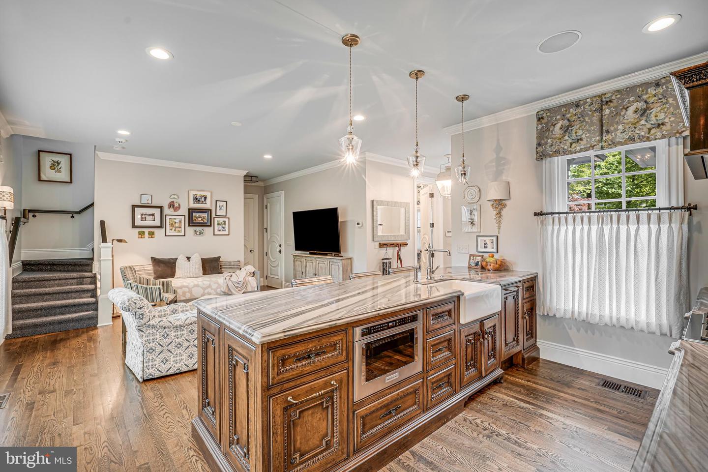 6020 COPELY LN, MCLEAN, Virginia 22101, 6 Bedrooms Bedrooms, ,5 BathroomsBathrooms,Residential,For sale,6020 COPELY LN,VAFX2236232 MLS # VAFX2236232
