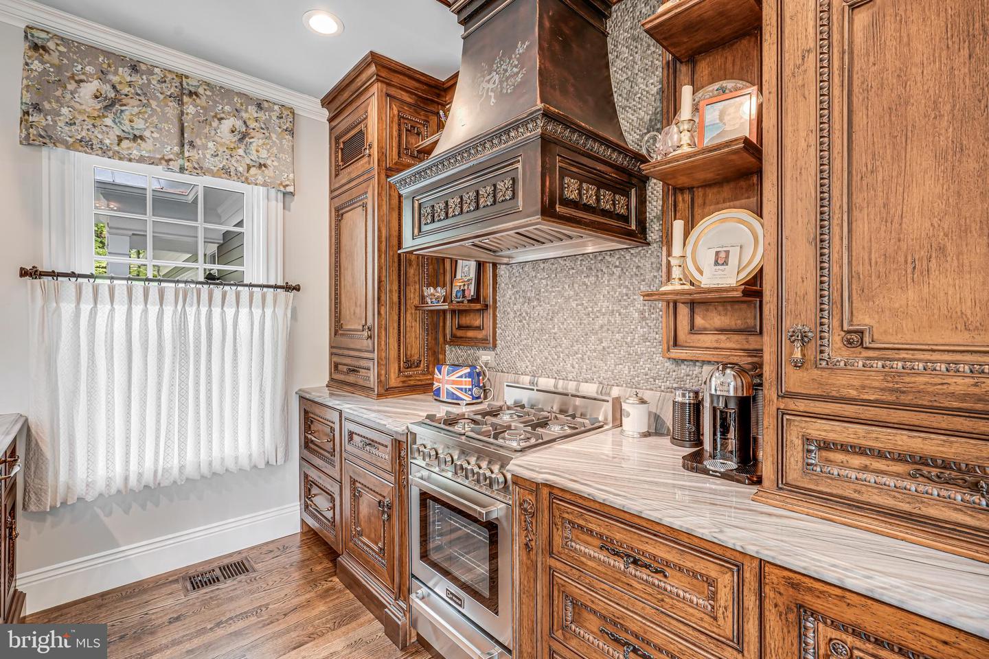 6020 COPELY LN, MCLEAN, Virginia 22101, 6 Bedrooms Bedrooms, ,5 BathroomsBathrooms,Residential,For sale,6020 COPELY LN,VAFX2236232 MLS # VAFX2236232