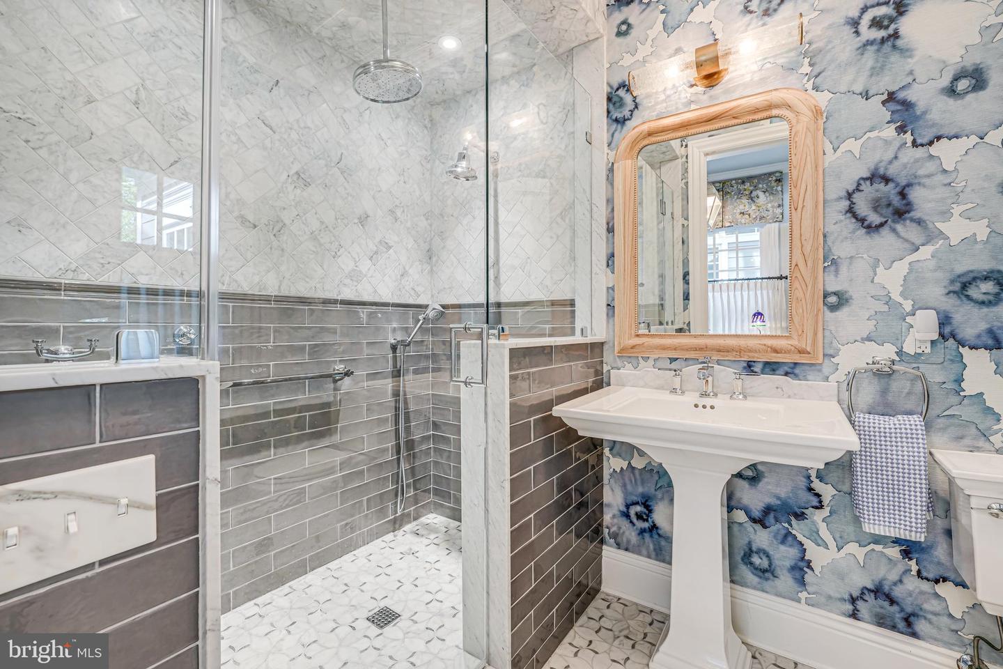 6020 COPELY LN, MCLEAN, Virginia 22101, 6 Bedrooms Bedrooms, ,5 BathroomsBathrooms,Residential,For sale,6020 COPELY LN,VAFX2236232 MLS # VAFX2236232