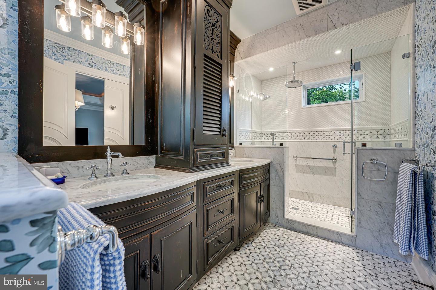 6020 COPELY LN, MCLEAN, Virginia 22101, 6 Bedrooms Bedrooms, ,5 BathroomsBathrooms,Residential,For sale,6020 COPELY LN,VAFX2236232 MLS # VAFX2236232
