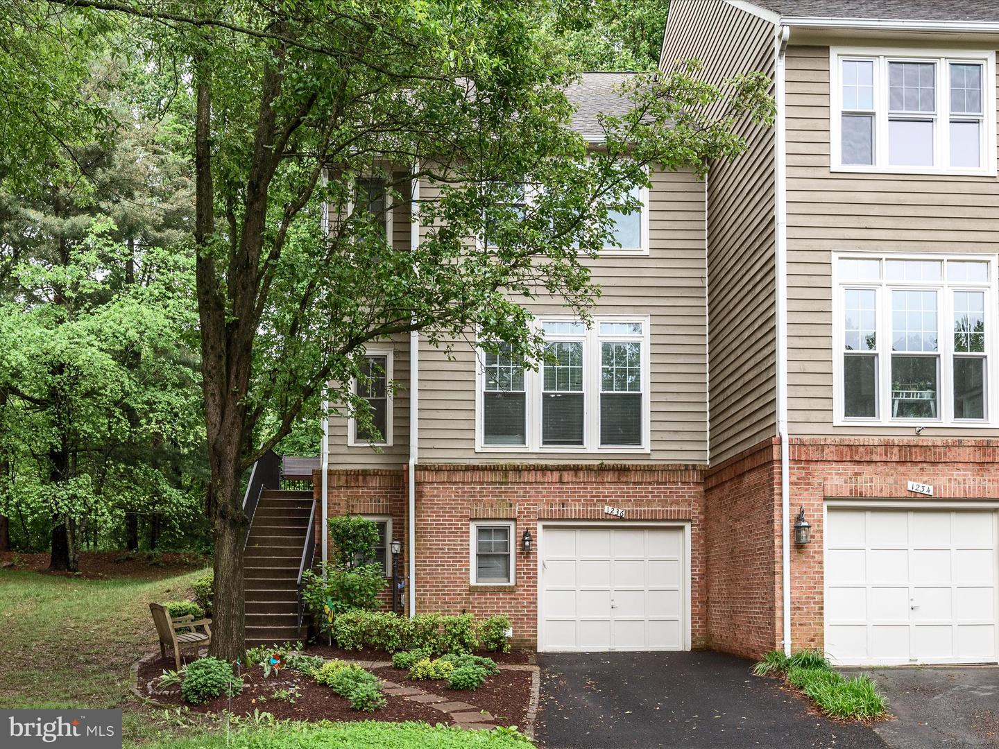 1236 WEATHERSTONE CT, RESTON, Virginia 20194, 3 Bedrooms Bedrooms, ,2 BathroomsBathrooms,Residential,For sale,1236 WEATHERSTONE CT,VAFX2239998 MLS # VAFX2239998