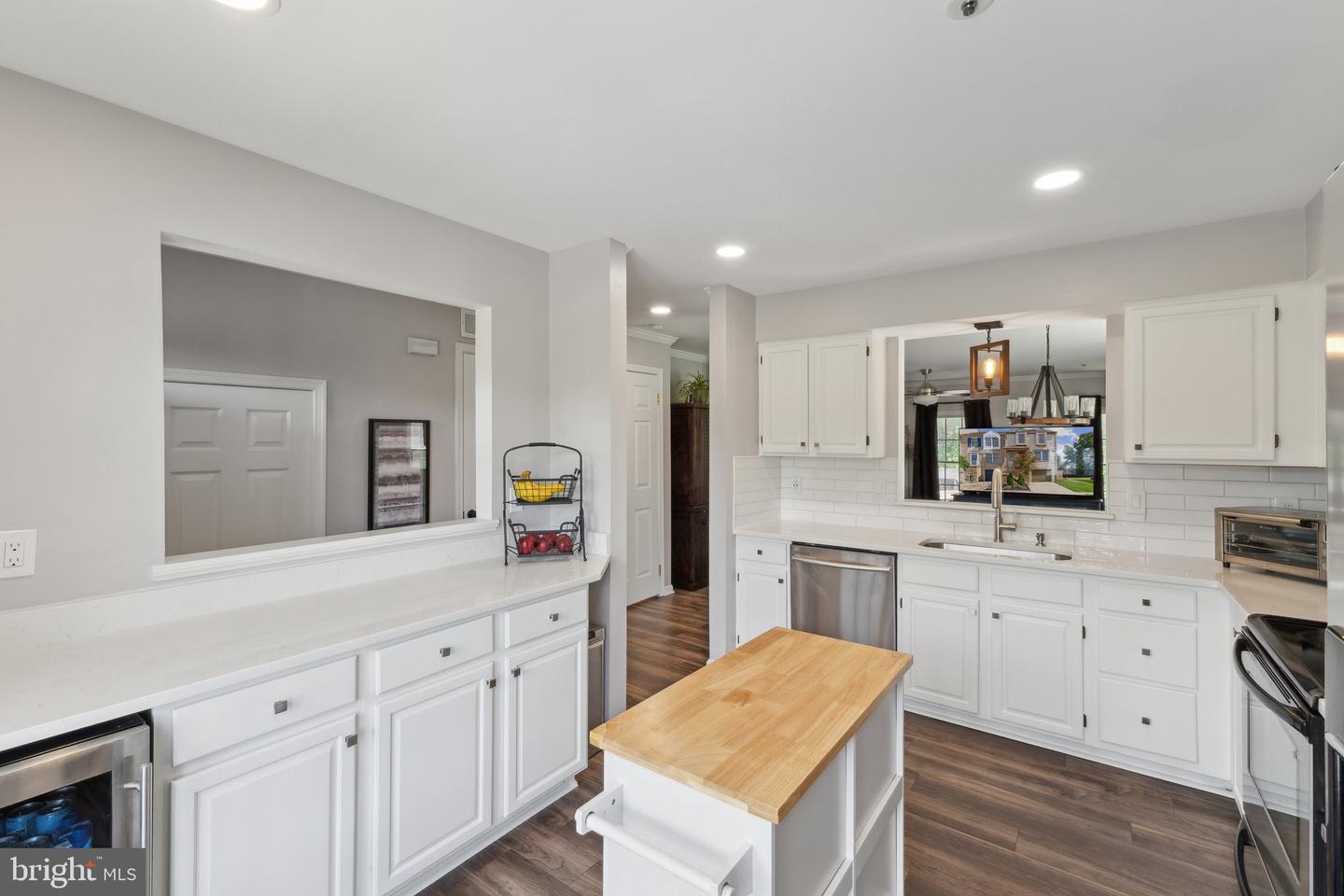 6823 MALTON CT, CENTREVILLE, Virginia 20121, 3 Bedrooms Bedrooms, ,3 BathroomsBathrooms,Residential,For sale,6823 MALTON CT,VAFX2240150 MLS # VAFX2240150