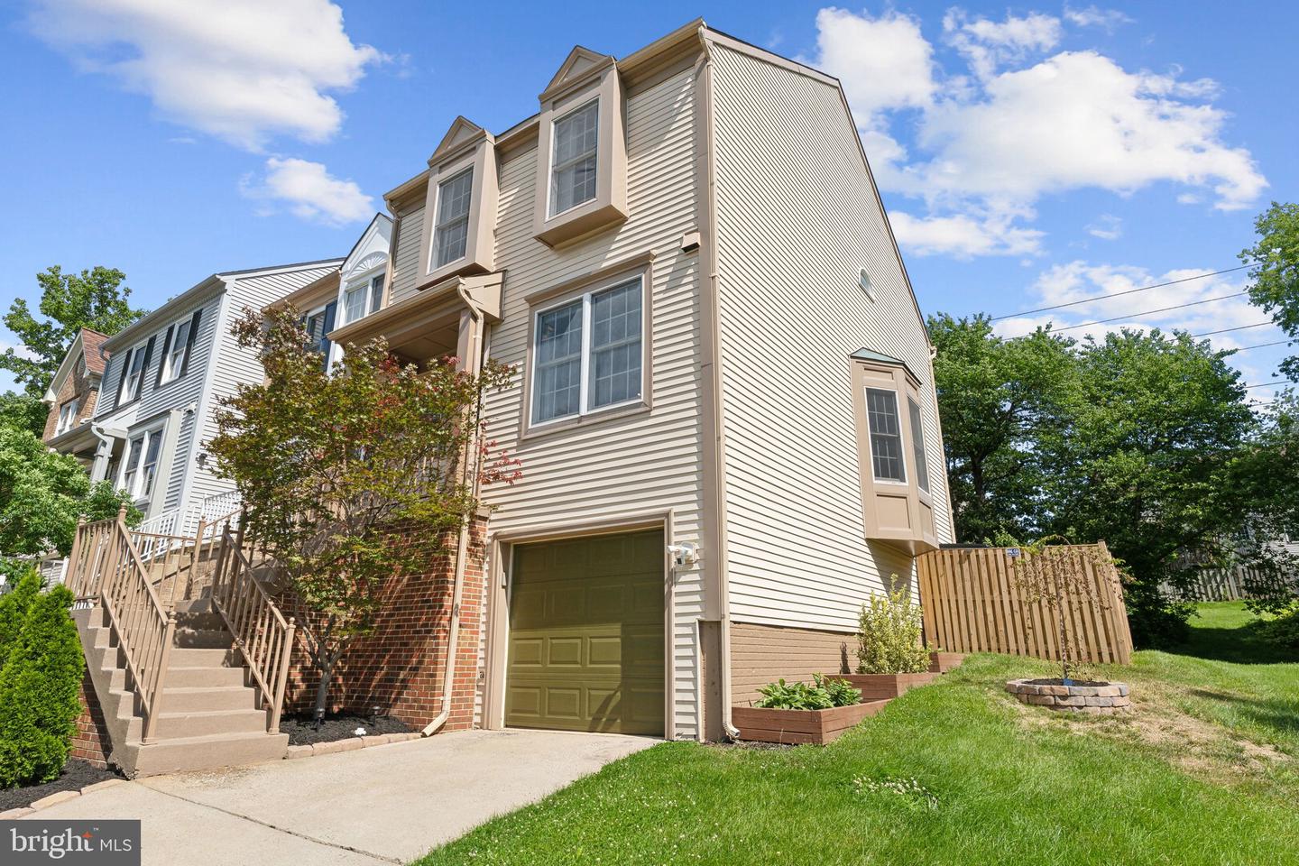 6823 MALTON CT, CENTREVILLE, Virginia 20121, 3 Bedrooms Bedrooms, ,3 BathroomsBathrooms,Residential,For sale,6823 MALTON CT,VAFX2240150 MLS # VAFX2240150