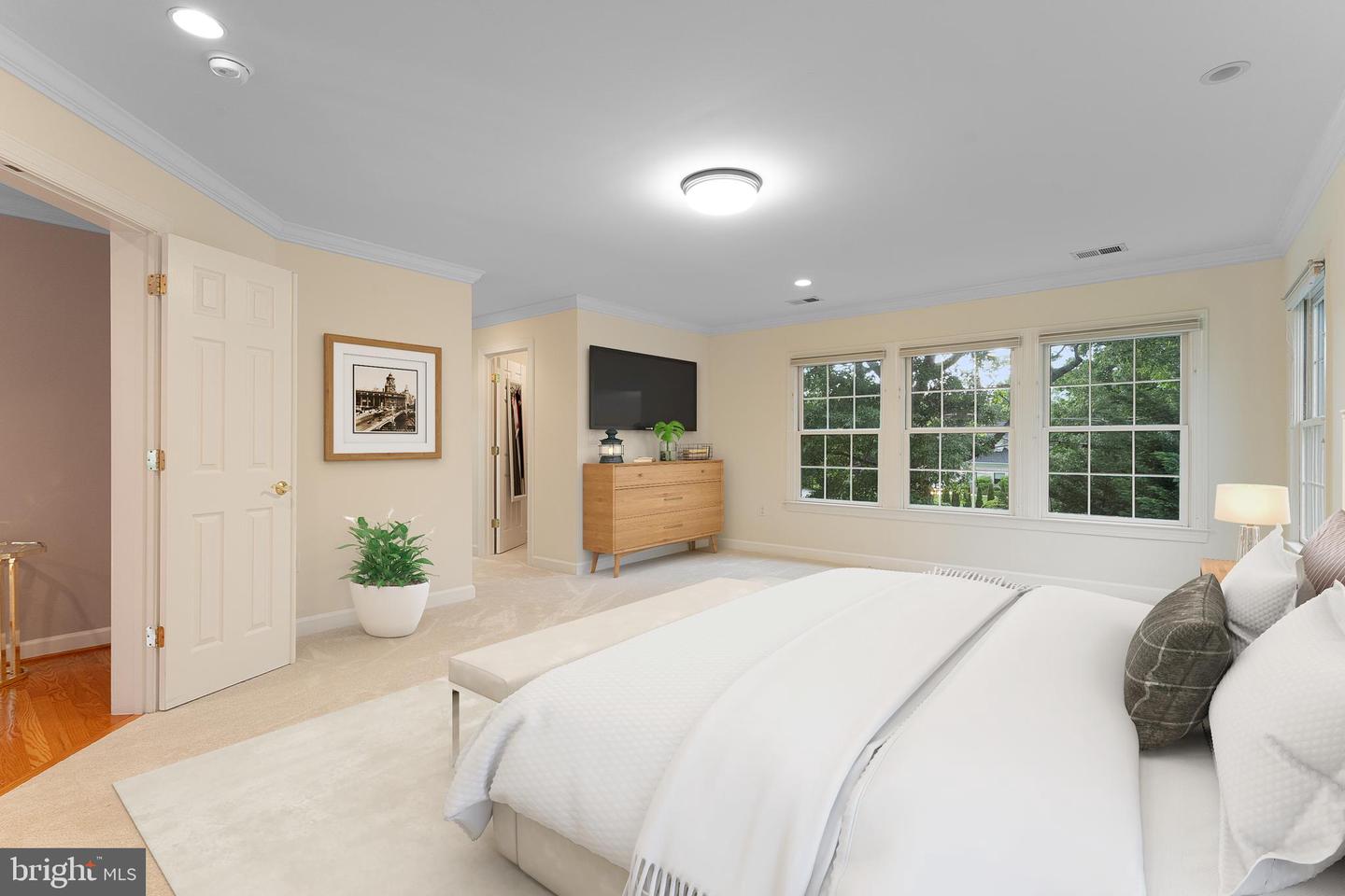 6424 SOUTH ST, FALLS CHURCH, Virginia 22042, 6 Bedrooms Bedrooms, ,5 BathroomsBathrooms,Residential,For sale,6424 SOUTH ST,VAFX2240364 MLS # VAFX2240364