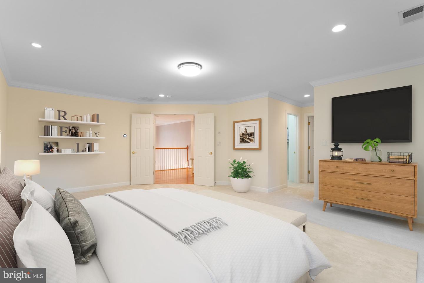 6424 SOUTH ST, FALLS CHURCH, Virginia 22042, 6 Bedrooms Bedrooms, ,5 BathroomsBathrooms,Residential,For sale,6424 SOUTH ST,VAFX2240364 MLS # VAFX2240364