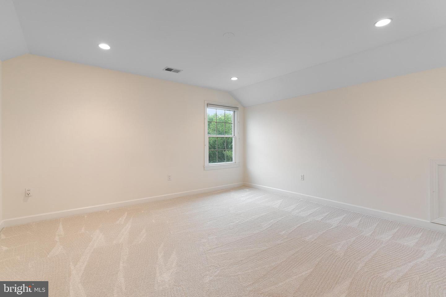 6424 SOUTH ST, FALLS CHURCH, Virginia 22042, 6 Bedrooms Bedrooms, ,5 BathroomsBathrooms,Residential,For sale,6424 SOUTH ST,VAFX2240364 MLS # VAFX2240364