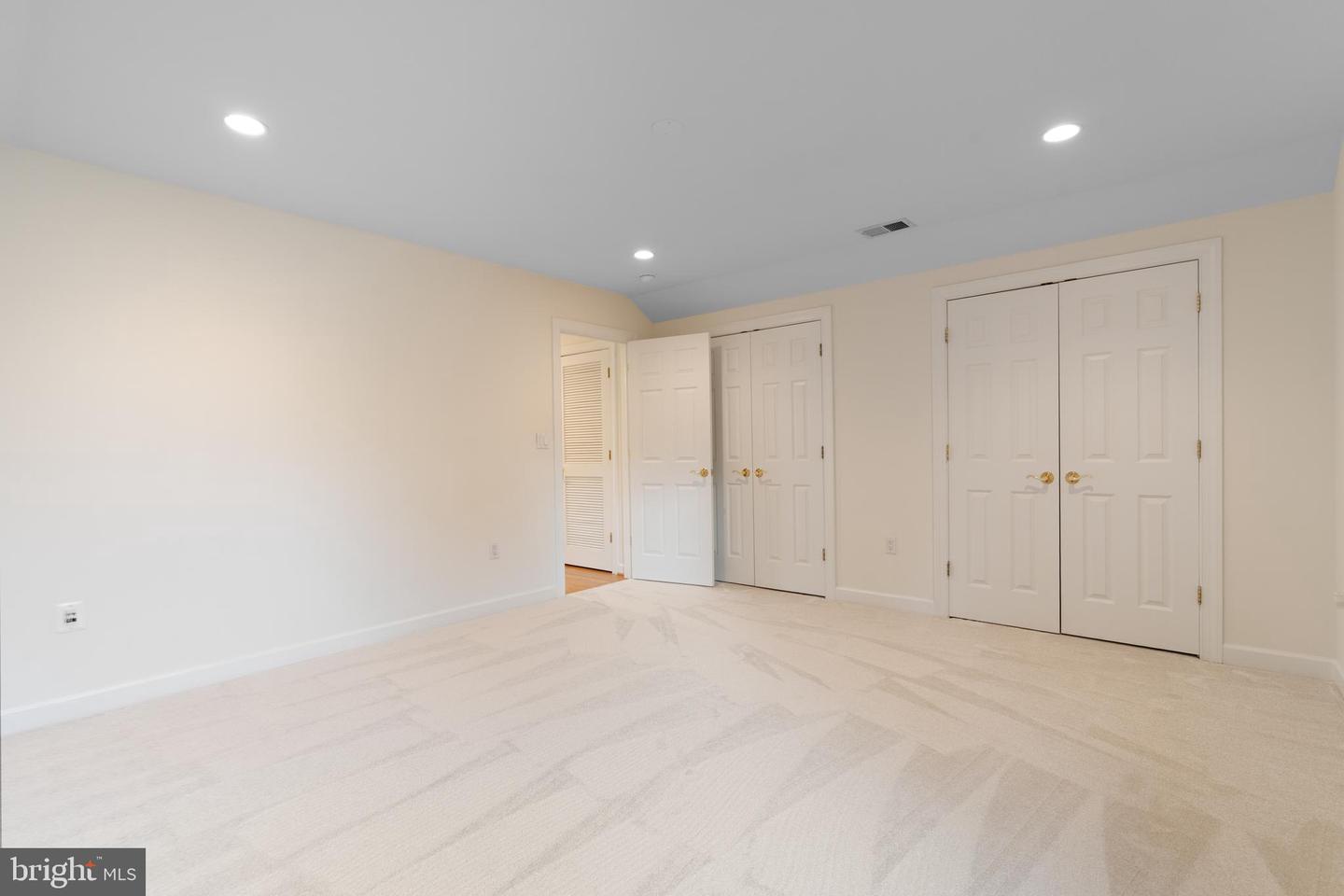 6424 SOUTH ST, FALLS CHURCH, Virginia 22042, 6 Bedrooms Bedrooms, ,5 BathroomsBathrooms,Residential,For sale,6424 SOUTH ST,VAFX2240364 MLS # VAFX2240364