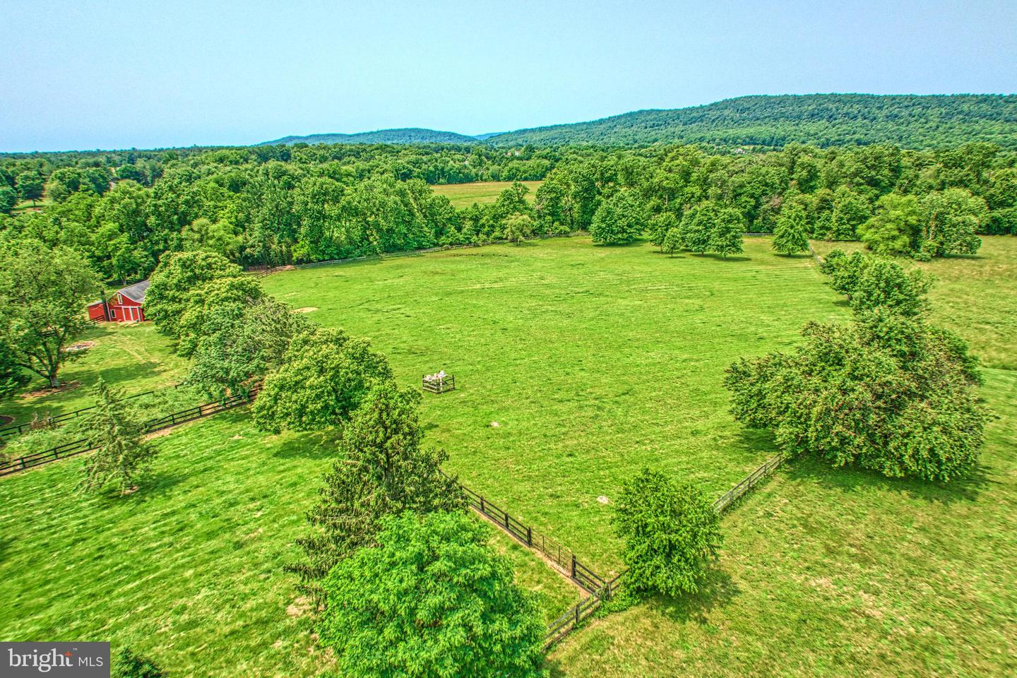 38045 DAWSON GAP LN, HILLSBORO, Virginia 20132, 4 Bedrooms Bedrooms, ,3 BathroomsBathrooms,Residential,For sale,38045 DAWSON GAP LN,VALO2097308 MLS # VALO2097308