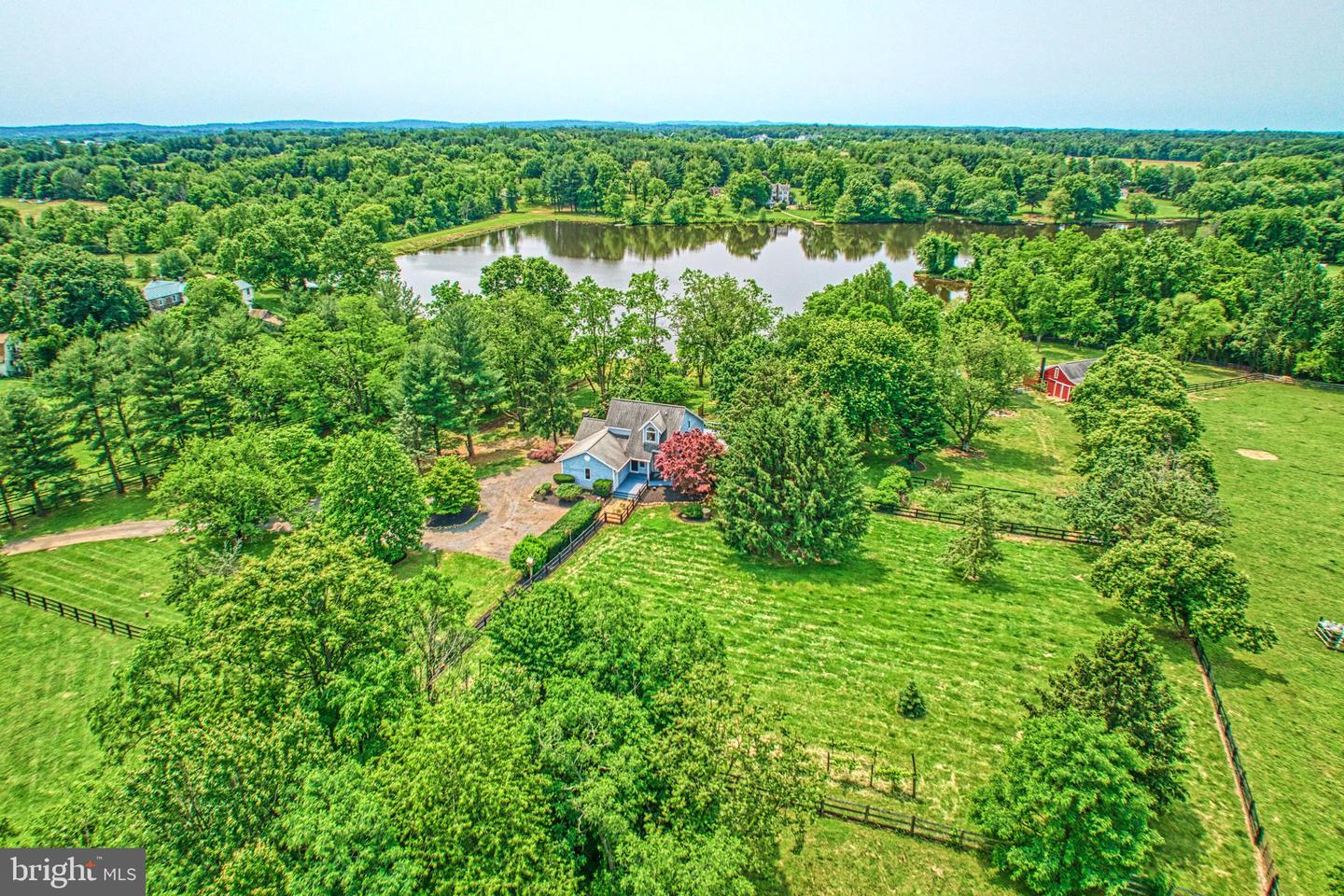 38045 DAWSON GAP LN, HILLSBORO, Virginia 20132, 4 Bedrooms Bedrooms, ,3 BathroomsBathrooms,Residential,For sale,38045 DAWSON GAP LN,VALO2097308 MLS # VALO2097308