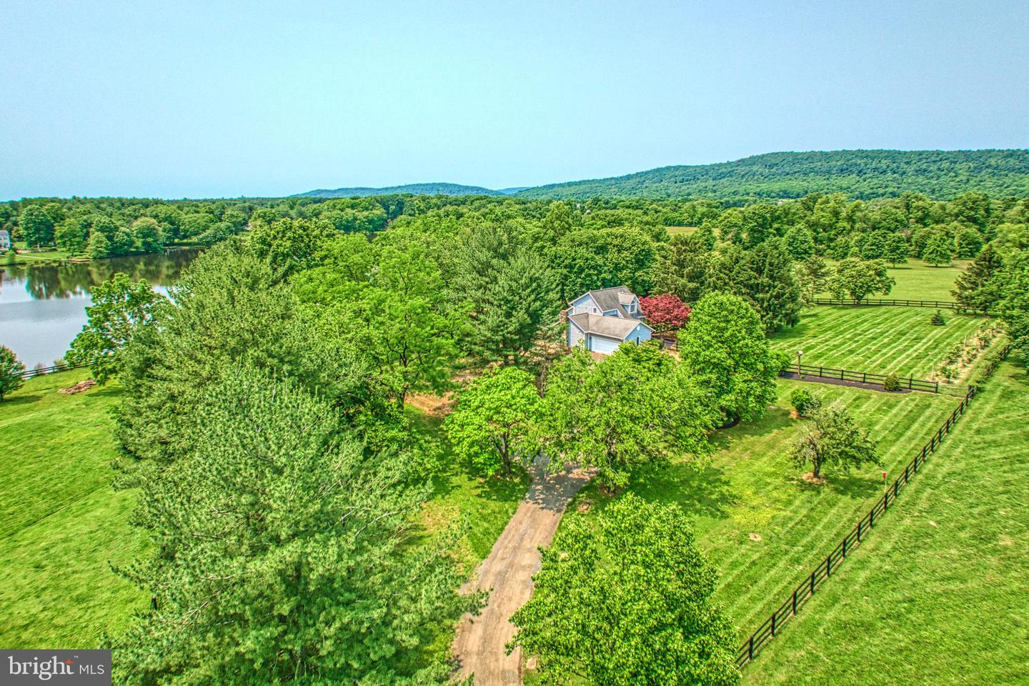 38045 DAWSON GAP LN, HILLSBORO, Virginia 20132, 4 Bedrooms Bedrooms, ,3 BathroomsBathrooms,Residential,For sale,38045 DAWSON GAP LN,VALO2097308 MLS # VALO2097308