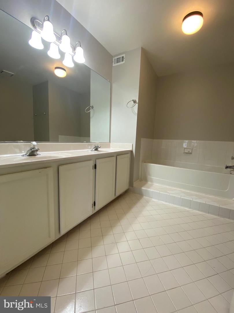 12625 KEMPSTON LN, WOODBRIDGE, Virginia 22192, 3 Bedrooms Bedrooms, ,2 BathroomsBathrooms,Residential,For sale,12625 KEMPSTON LN,VAPW2095168 MLS # VAPW2095168