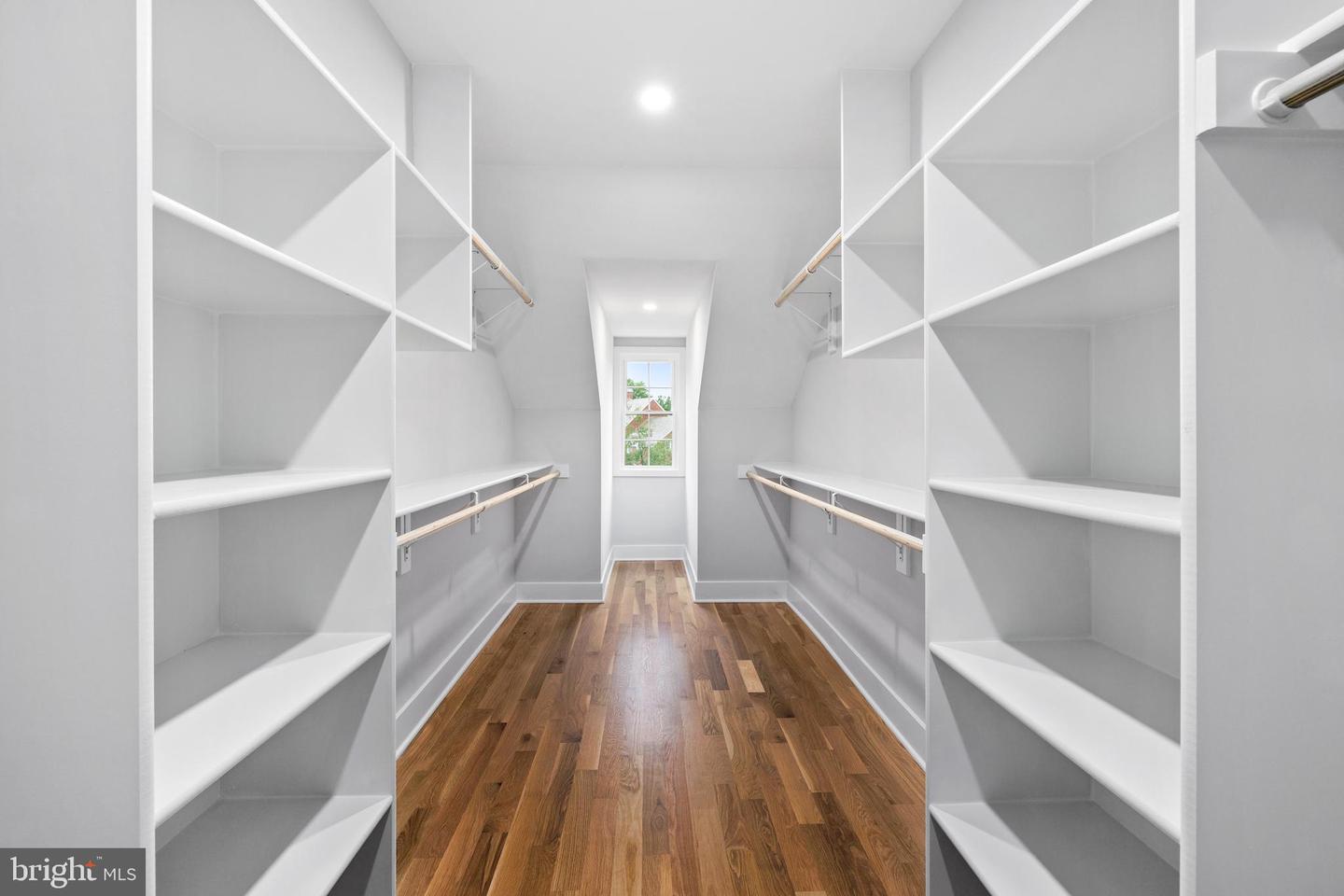 3373 S STAFFORD ST #B2, ARLINGTON, Virginia 22206, 2 Bedrooms Bedrooms, ,2 BathroomsBathrooms,Residential,For sale,3373 S STAFFORD ST #B2,VAAR2058116 MLS # VAAR2058116