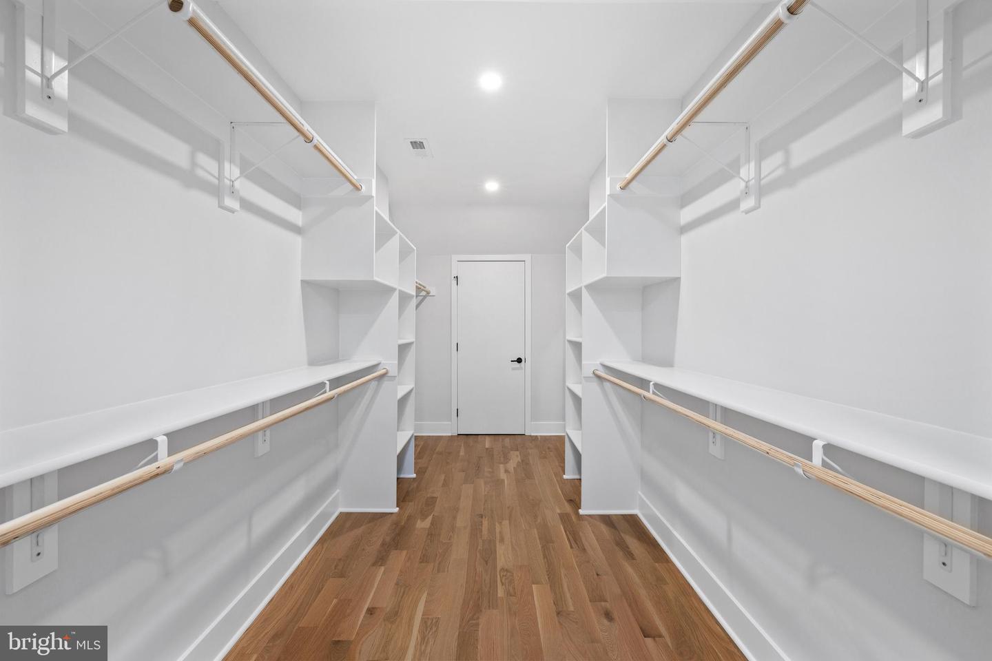 3373 S STAFFORD ST #B2, ARLINGTON, Virginia 22206, 2 Bedrooms Bedrooms, ,2 BathroomsBathrooms,Residential,For sale,3373 S STAFFORD ST #B2,VAAR2058116 MLS # VAAR2058116