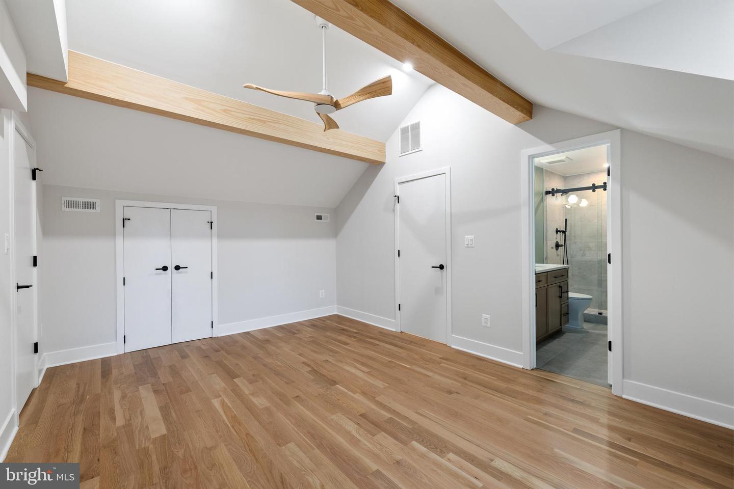 3373 S STAFFORD ST #B2, ARLINGTON, Virginia 22206, 2 Bedrooms Bedrooms, ,2 BathroomsBathrooms,Residential,For sale,3373 S STAFFORD ST #B2,VAAR2058116 MLS # VAAR2058116