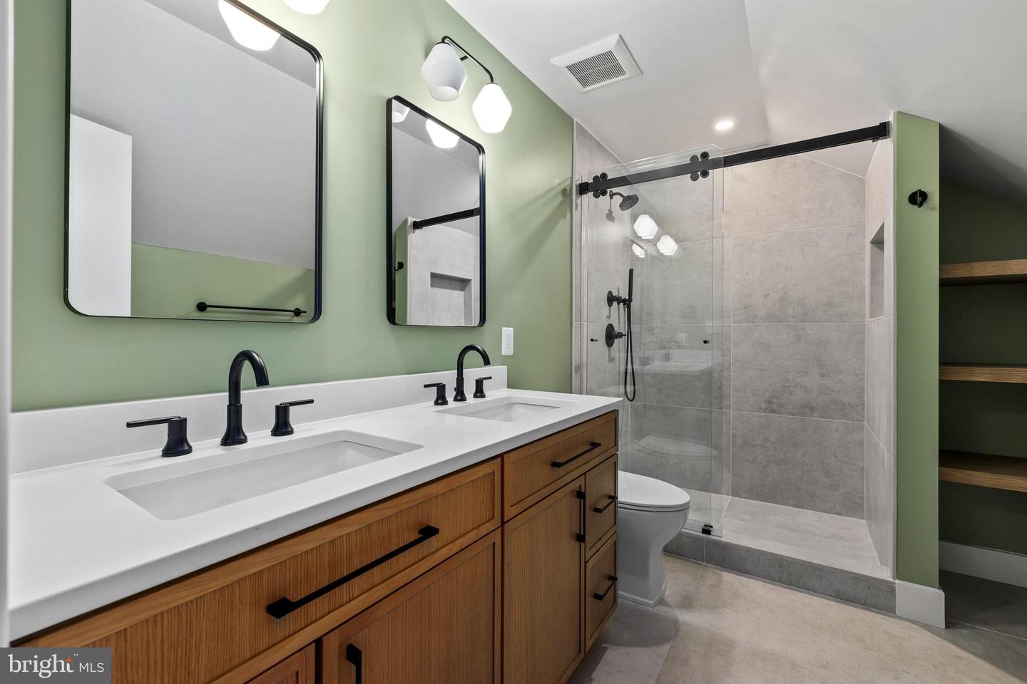 3373 S STAFFORD ST #B2, ARLINGTON, Virginia 22206, 2 Bedrooms Bedrooms, ,2 BathroomsBathrooms,Residential,For sale,3373 S STAFFORD ST #B2,VAAR2058116 MLS # VAAR2058116
