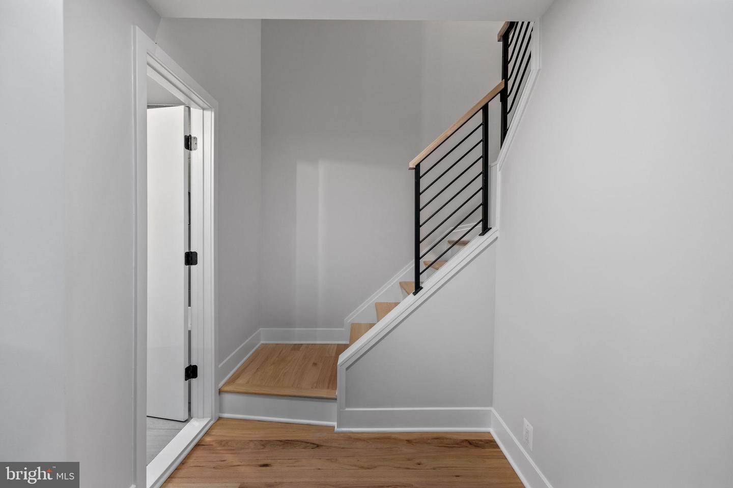3373 S STAFFORD ST #B2, ARLINGTON, Virginia 22206, 2 Bedrooms Bedrooms, ,2 BathroomsBathrooms,Residential,For sale,3373 S STAFFORD ST #B2,VAAR2058116 MLS # VAAR2058116