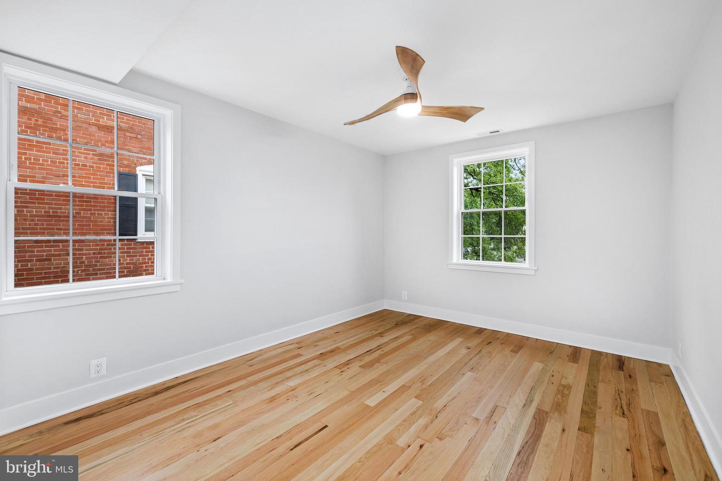3373 S STAFFORD ST #B2, ARLINGTON, Virginia 22206, 2 Bedrooms Bedrooms, ,2 BathroomsBathrooms,Residential,For sale,3373 S STAFFORD ST #B2,VAAR2058116 MLS # VAAR2058116