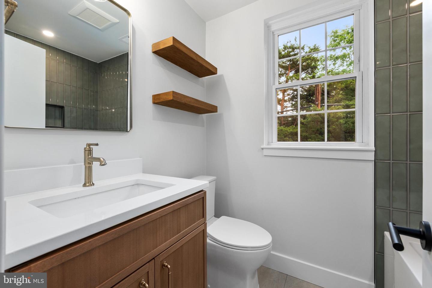 3373 S STAFFORD ST #B2, ARLINGTON, Virginia 22206, 2 Bedrooms Bedrooms, ,2 BathroomsBathrooms,Residential,For sale,3373 S STAFFORD ST #B2,VAAR2058116 MLS # VAAR2058116