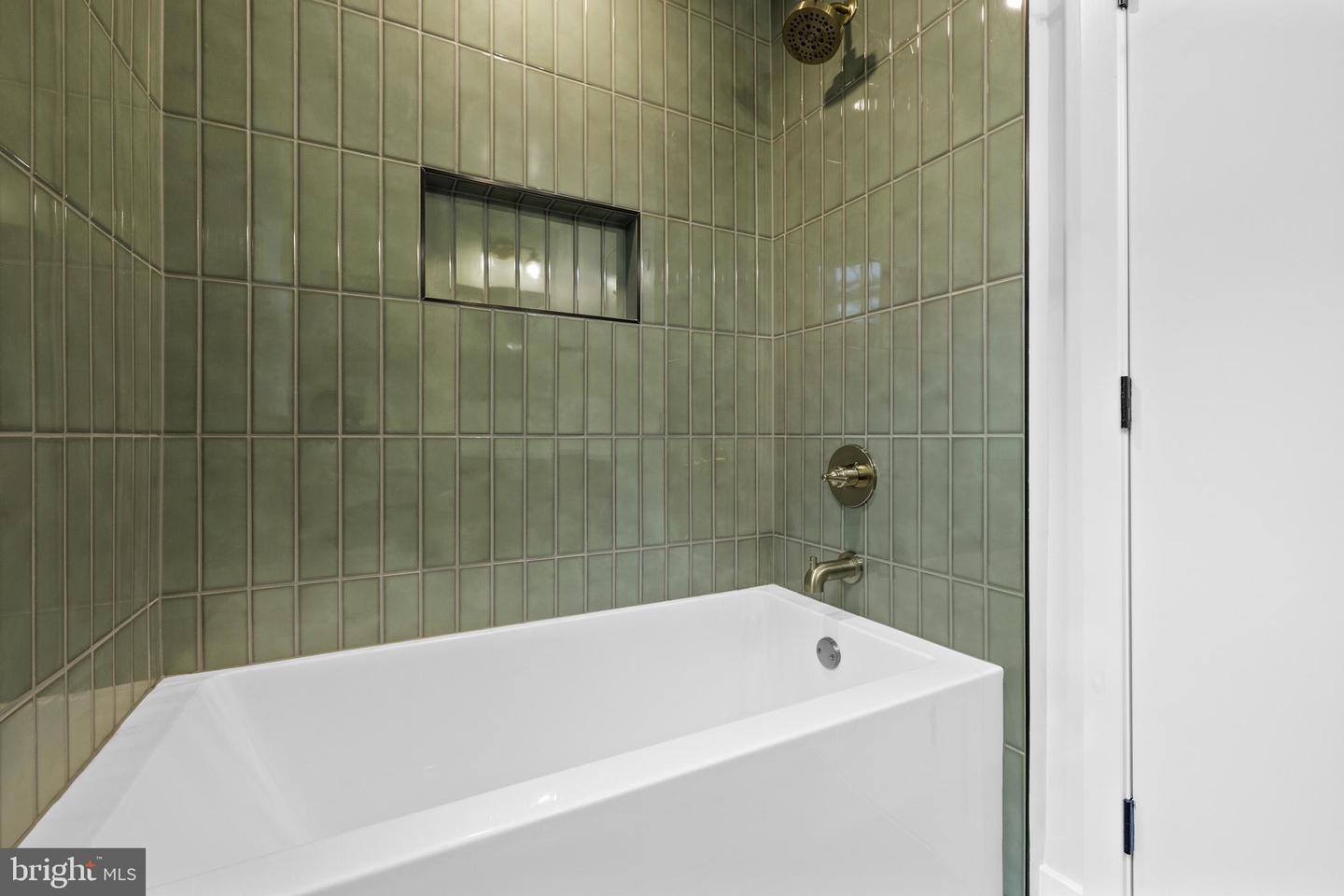 3373 S STAFFORD ST #B2, ARLINGTON, Virginia 22206, 2 Bedrooms Bedrooms, ,2 BathroomsBathrooms,Residential,For sale,3373 S STAFFORD ST #B2,VAAR2058116 MLS # VAAR2058116
