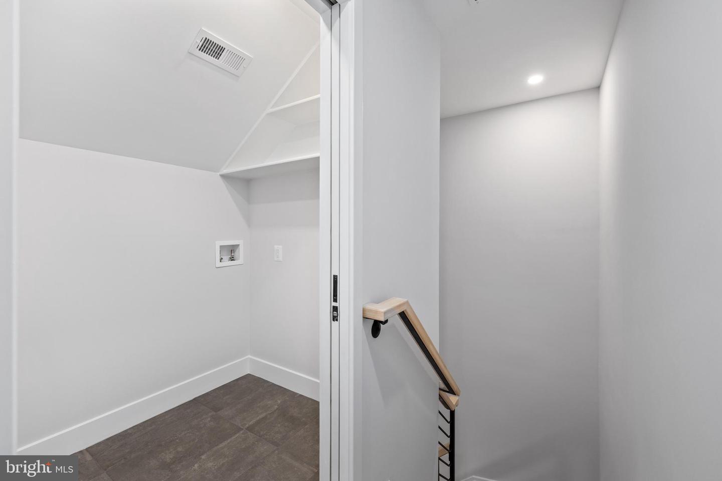 3373 S STAFFORD ST #B2, ARLINGTON, Virginia 22206, 2 Bedrooms Bedrooms, ,2 BathroomsBathrooms,Residential,For sale,3373 S STAFFORD ST #B2,VAAR2058116 MLS # VAAR2058116
