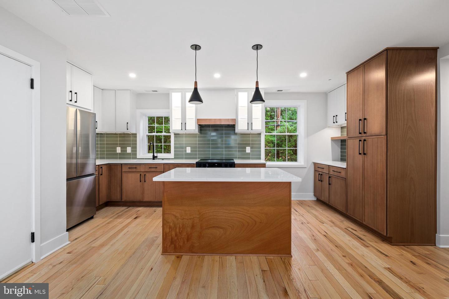 3373 S STAFFORD ST #B2, ARLINGTON, Virginia 22206, 2 Bedrooms Bedrooms, ,2 BathroomsBathrooms,Residential,For sale,3373 S STAFFORD ST #B2,VAAR2058116 MLS # VAAR2058116