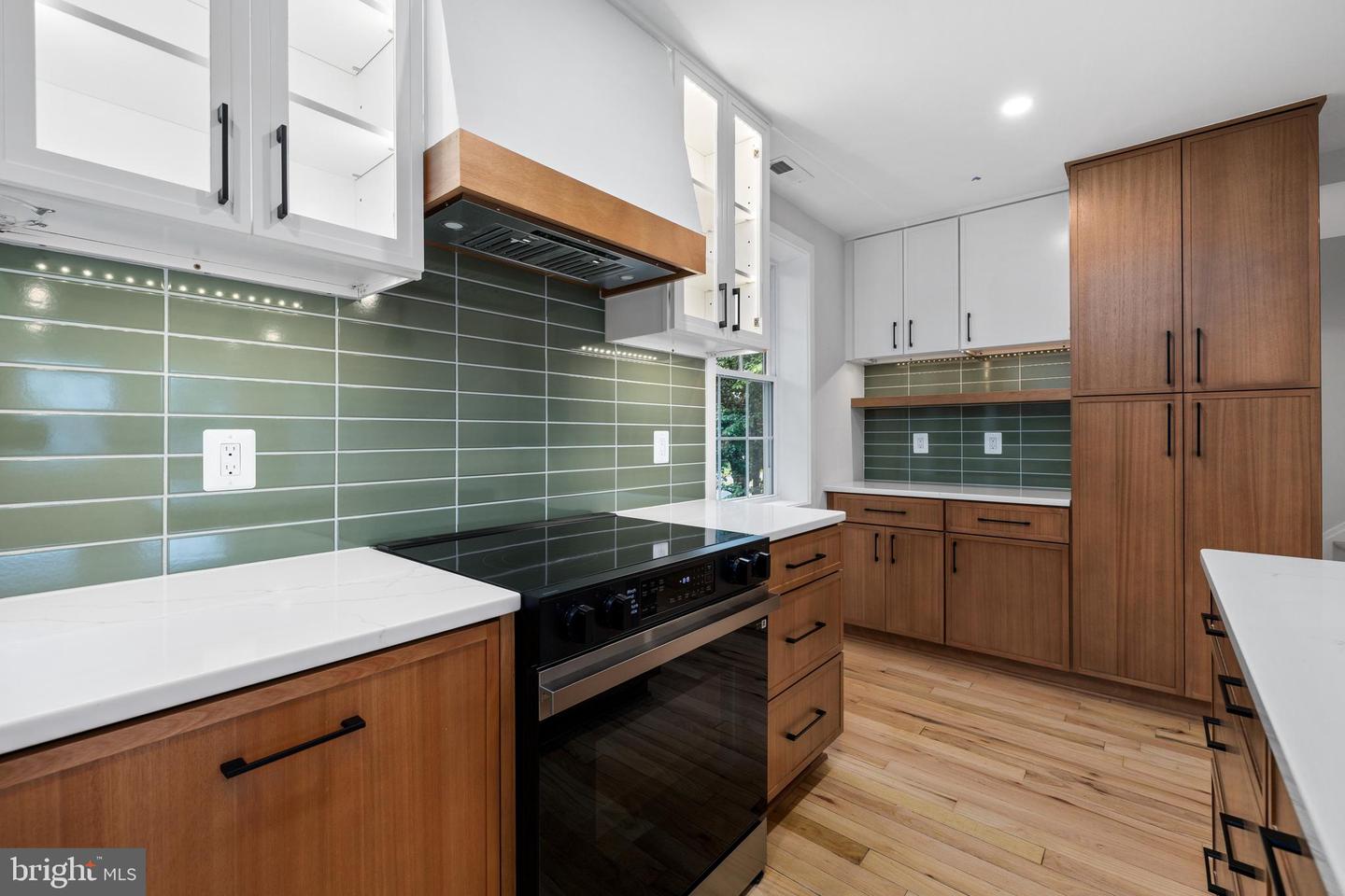 3373 S STAFFORD ST #B2, ARLINGTON, Virginia 22206, 2 Bedrooms Bedrooms, ,2 BathroomsBathrooms,Residential,For sale,3373 S STAFFORD ST #B2,VAAR2058116 MLS # VAAR2058116