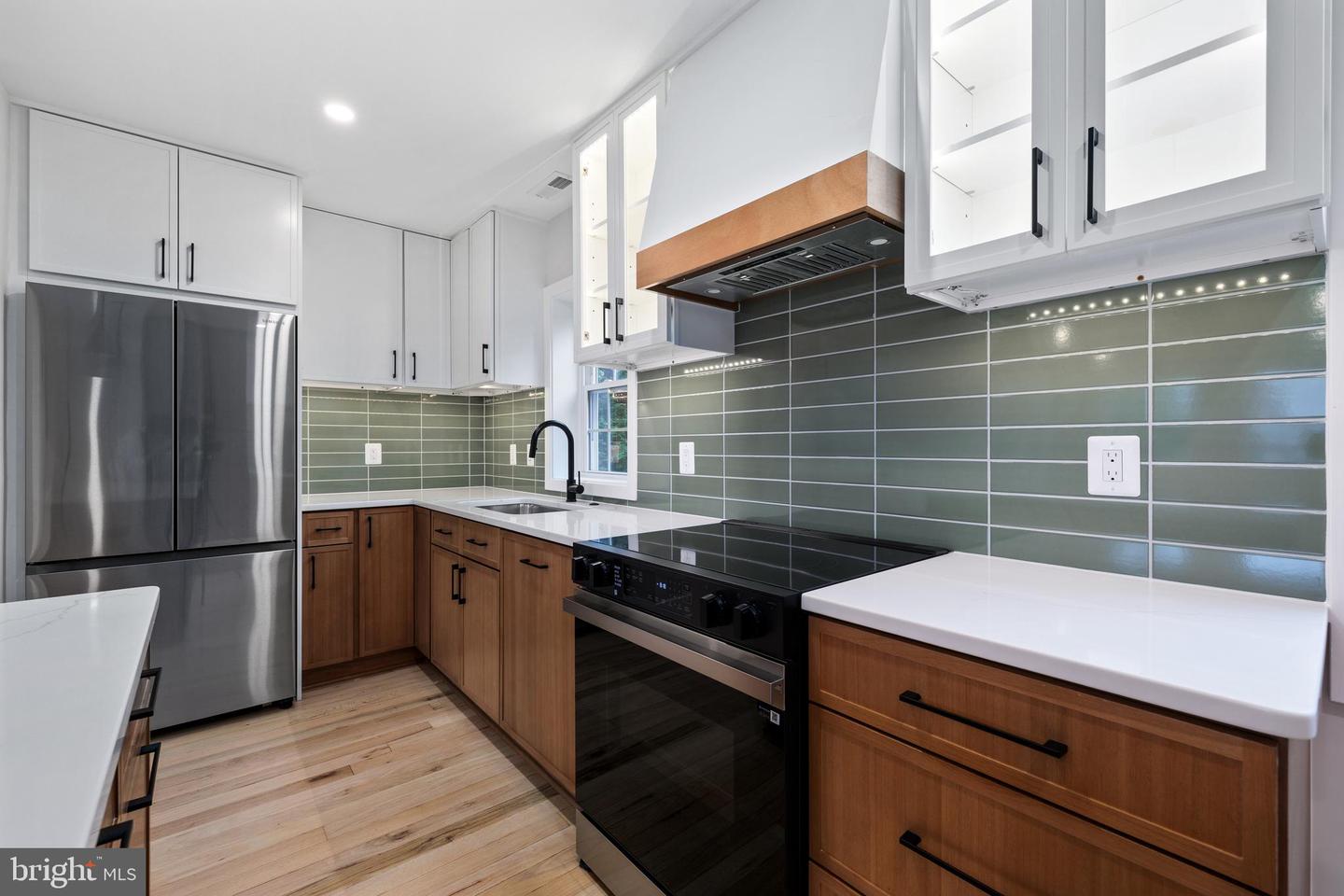 3373 S STAFFORD ST #B2, ARLINGTON, Virginia 22206, 2 Bedrooms Bedrooms, ,2 BathroomsBathrooms,Residential,For sale,3373 S STAFFORD ST #B2,VAAR2058116 MLS # VAAR2058116