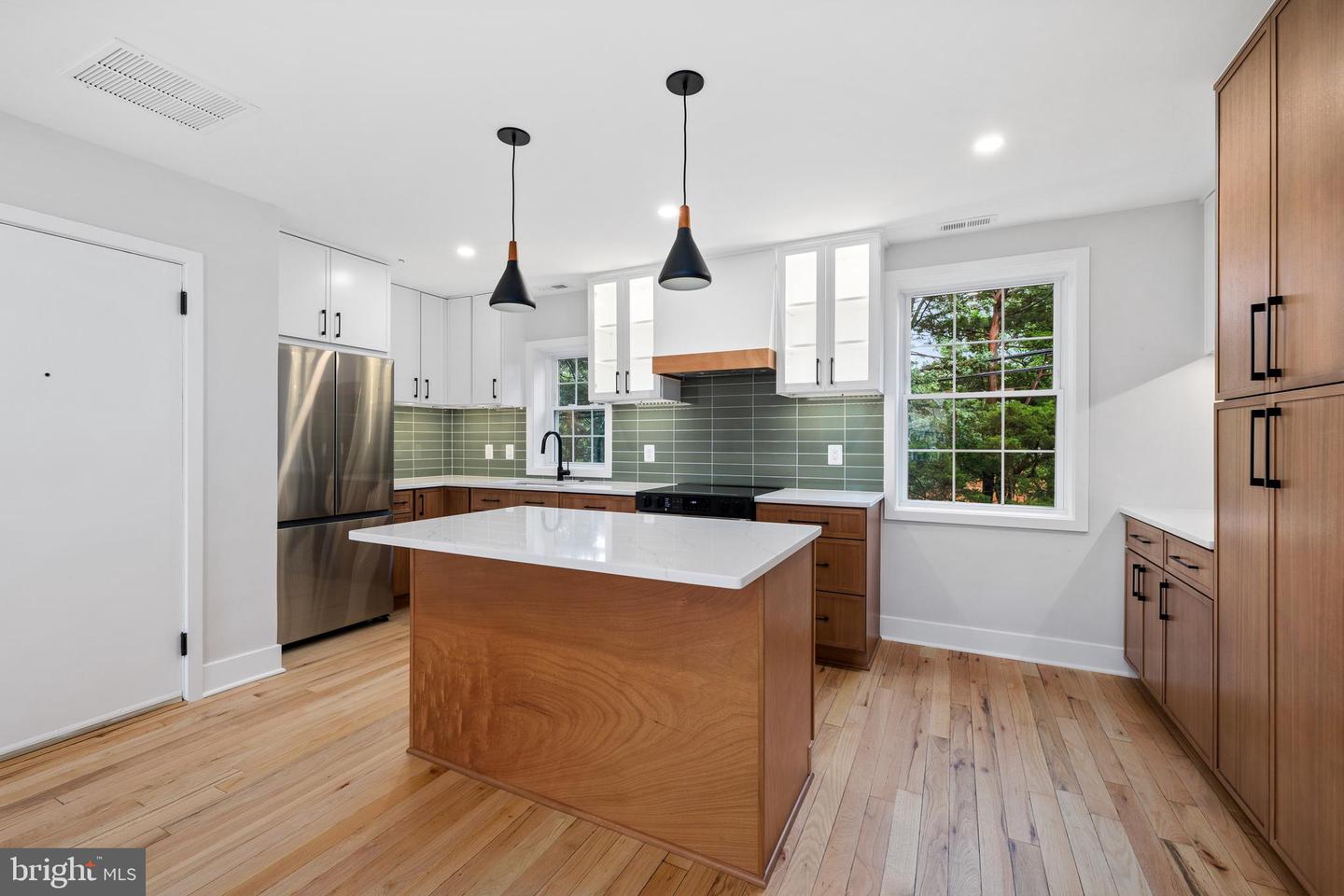 3373 S STAFFORD ST #B2, ARLINGTON, Virginia 22206, 2 Bedrooms Bedrooms, ,2 BathroomsBathrooms,Residential,For sale,3373 S STAFFORD ST #B2,VAAR2058116 MLS # VAAR2058116