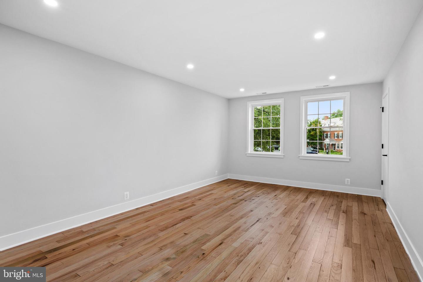 3373 S STAFFORD ST #B2, ARLINGTON, Virginia 22206, 2 Bedrooms Bedrooms, ,2 BathroomsBathrooms,Residential,For sale,3373 S STAFFORD ST #B2,VAAR2058116 MLS # VAAR2058116