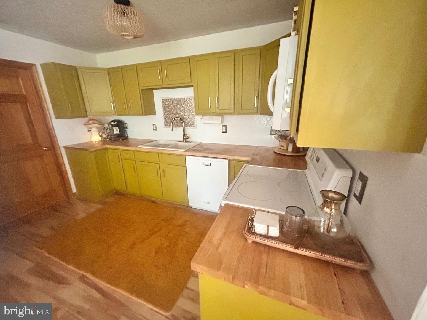 415 ROLLY RD, MOUNT JACKSON, Virginia 22842, 4 Bedrooms Bedrooms, ,2 BathroomsBathrooms,Residential,For sale,415 ROLLY RD,VASH2011558 MLS # VASH2011558
