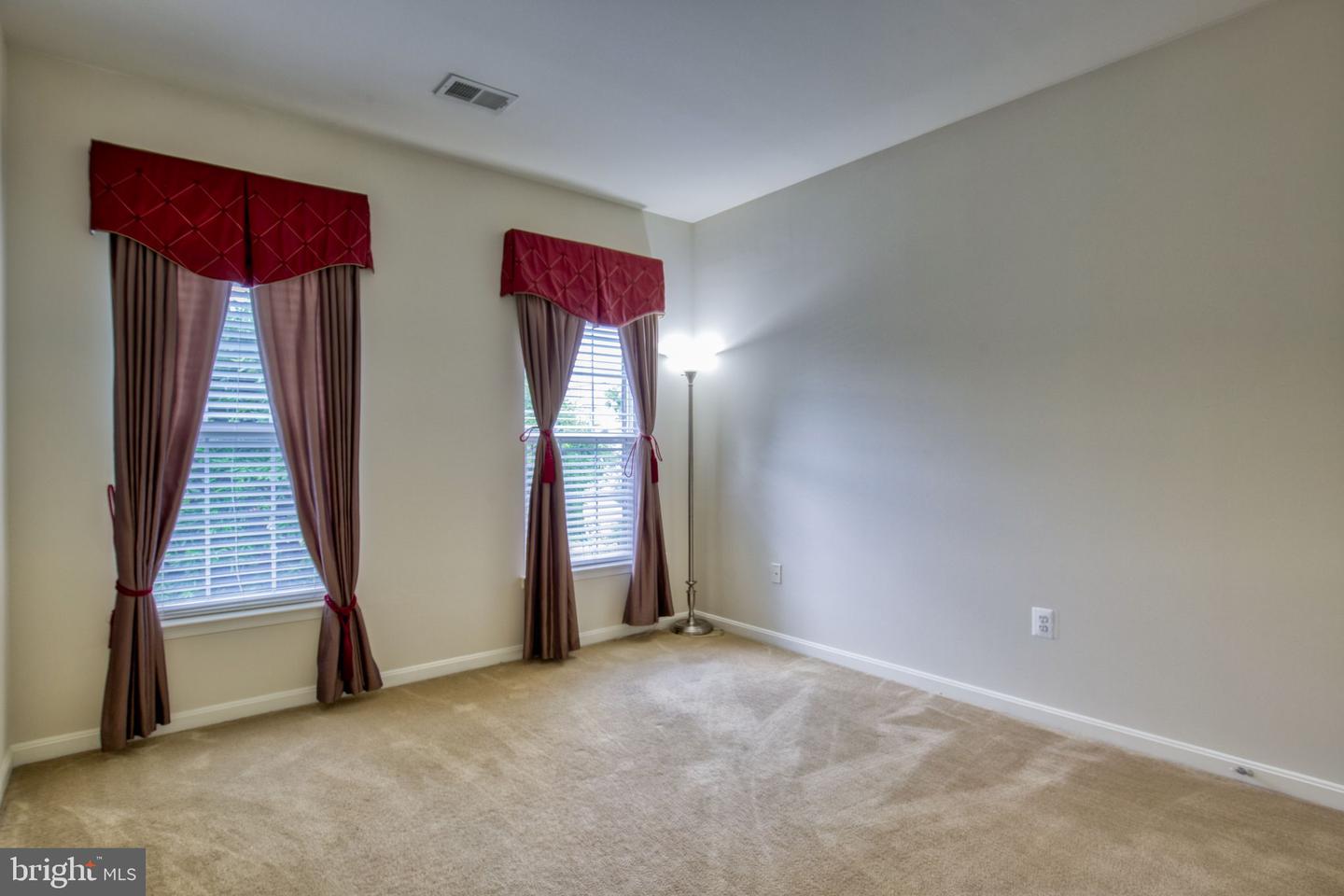 4076 PRESIDENTIAL HILL LOOP, DUMFRIES, Virginia 22025, 4 Bedrooms Bedrooms, ,3 BathroomsBathrooms,Residential,For sale,4076 PRESIDENTIAL HILL LOOP,VAPW2095370 MLS # VAPW2095370