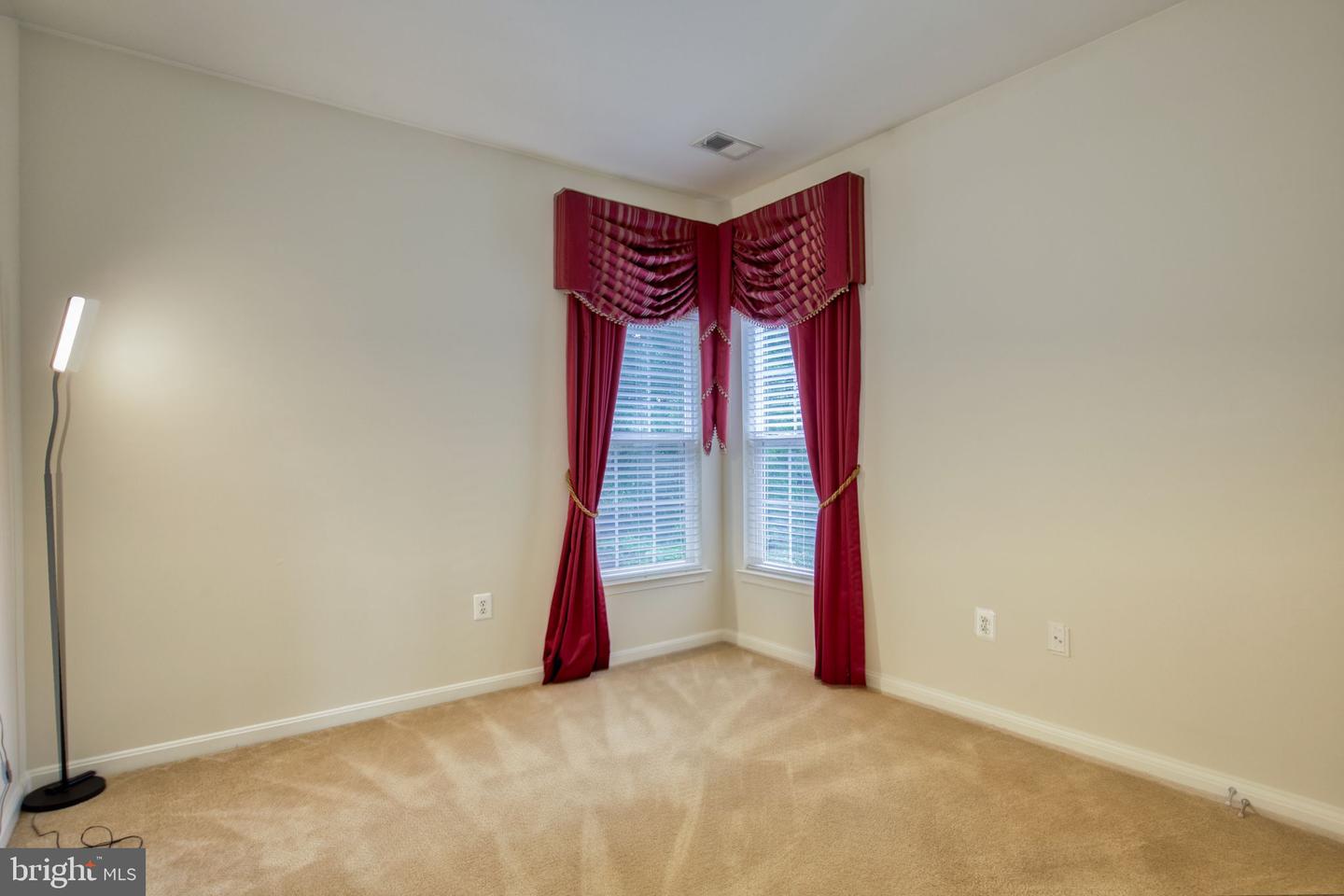 4076 PRESIDENTIAL HILL LOOP, DUMFRIES, Virginia 22025, 4 Bedrooms Bedrooms, ,3 BathroomsBathrooms,Residential,For sale,4076 PRESIDENTIAL HILL LOOP,VAPW2095370 MLS # VAPW2095370