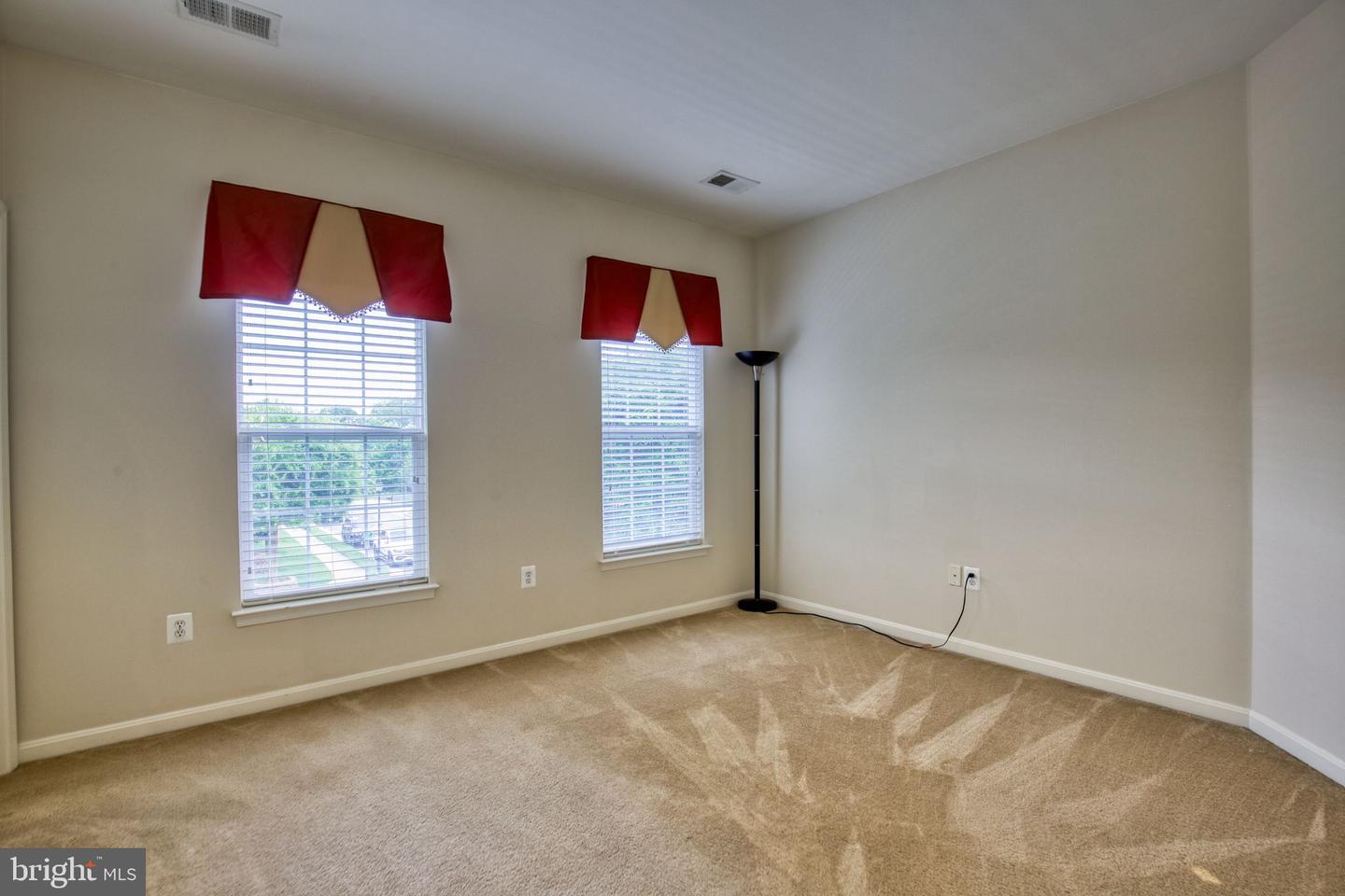 4076 PRESIDENTIAL HILL LOOP, DUMFRIES, Virginia 22025, 4 Bedrooms Bedrooms, ,3 BathroomsBathrooms,Residential,For sale,4076 PRESIDENTIAL HILL LOOP,VAPW2095370 MLS # VAPW2095370