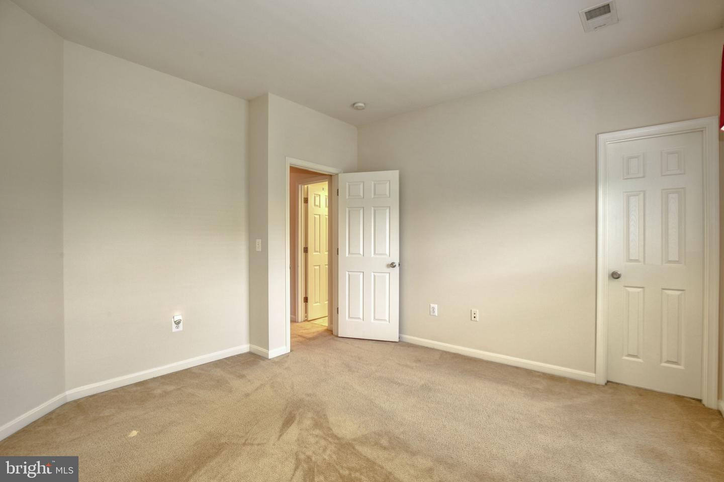 4076 PRESIDENTIAL HILL LOOP, DUMFRIES, Virginia 22025, 4 Bedrooms Bedrooms, ,3 BathroomsBathrooms,Residential,For sale,4076 PRESIDENTIAL HILL LOOP,VAPW2095370 MLS # VAPW2095370