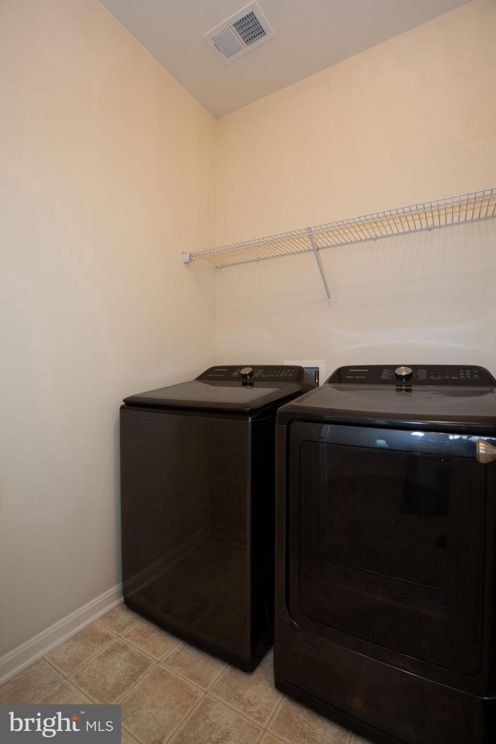 4076 PRESIDENTIAL HILL LOOP, DUMFRIES, Virginia 22025, 4 Bedrooms Bedrooms, ,3 BathroomsBathrooms,Residential,For sale,4076 PRESIDENTIAL HILL LOOP,VAPW2095370 MLS # VAPW2095370