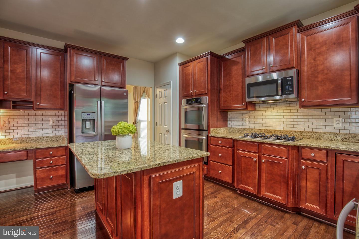 4076 PRESIDENTIAL HILL LOOP, DUMFRIES, Virginia 22025, 4 Bedrooms Bedrooms, ,3 BathroomsBathrooms,Residential,For sale,4076 PRESIDENTIAL HILL LOOP,VAPW2095370 MLS # VAPW2095370