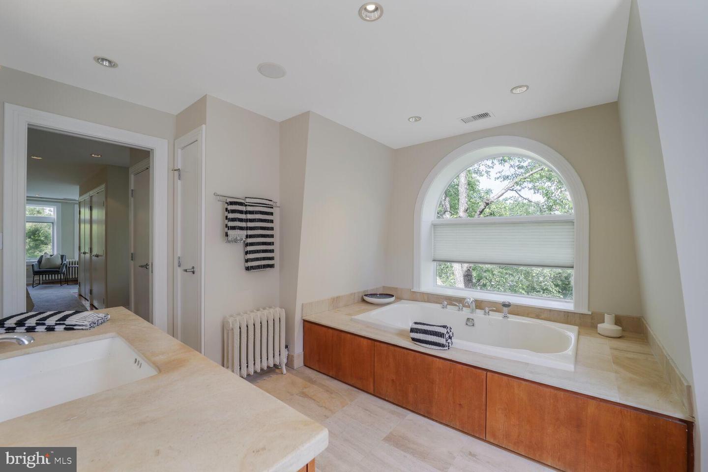 1752 17TH ST NW, WASHINGTON, District Of Columbia 20009, 5 Bedrooms Bedrooms, ,3 BathroomsBathrooms,Residential,For sale,1752 17TH ST NW,DCDC2202410 MLS # DCDC2202410