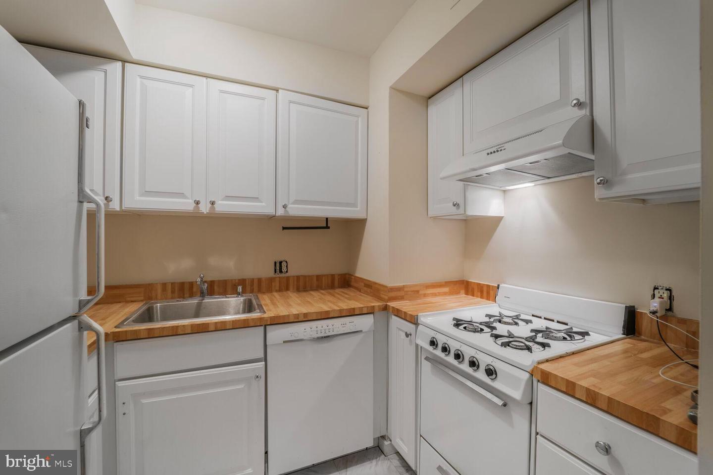 1752 17TH ST NW, WASHINGTON, District Of Columbia 20009, 5 Bedrooms Bedrooms, ,3 BathroomsBathrooms,Residential,For sale,1752 17TH ST NW,DCDC2202410 MLS # DCDC2202410