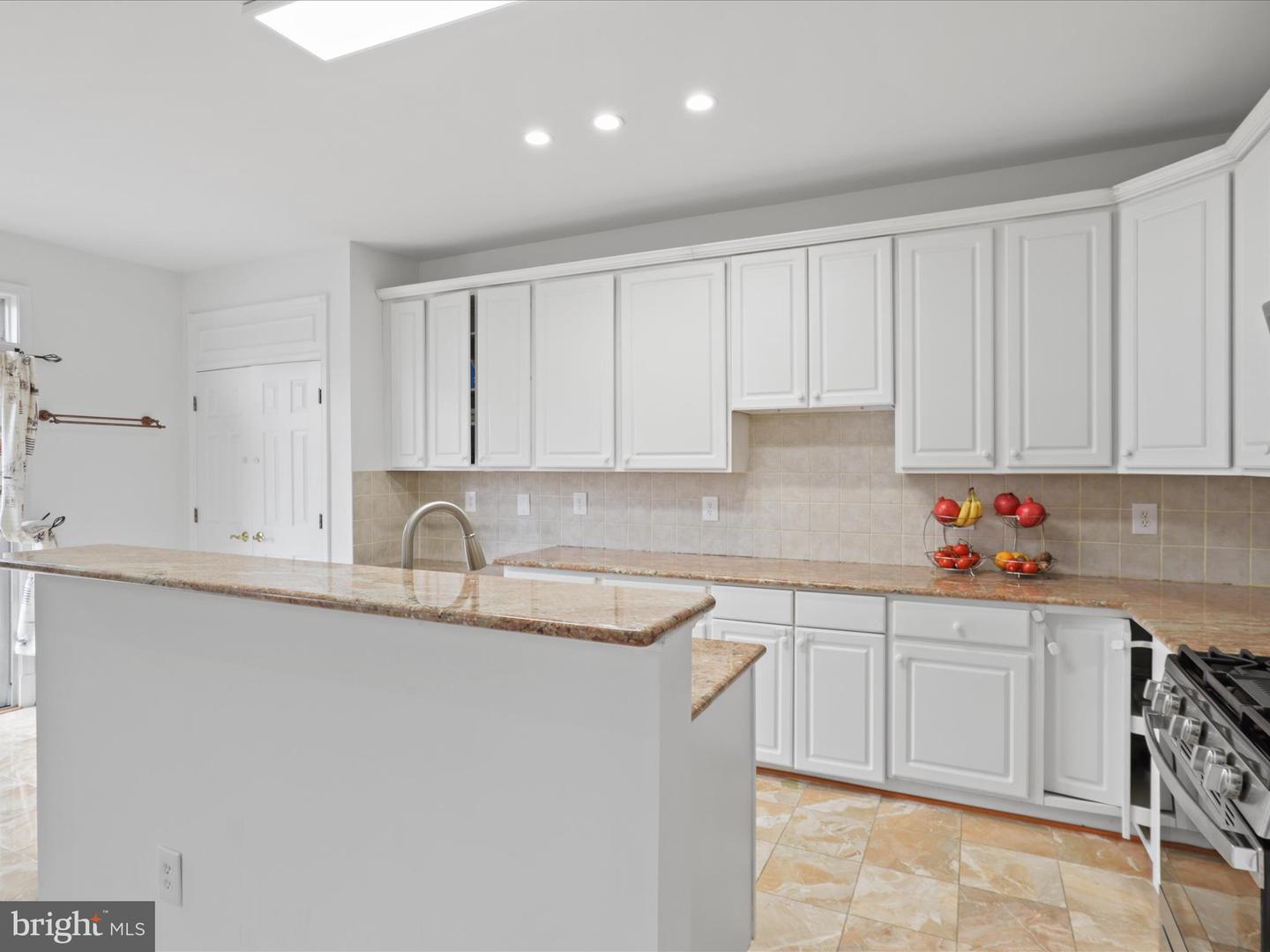 2642 LOGAN WOOD DR, HERNDON, Virginia 20171, 3 Bedrooms Bedrooms, ,3 BathroomsBathrooms,Residential,For sale,2642 LOGAN WOOD DR,VAFX2243410 MLS # VAFX2243410