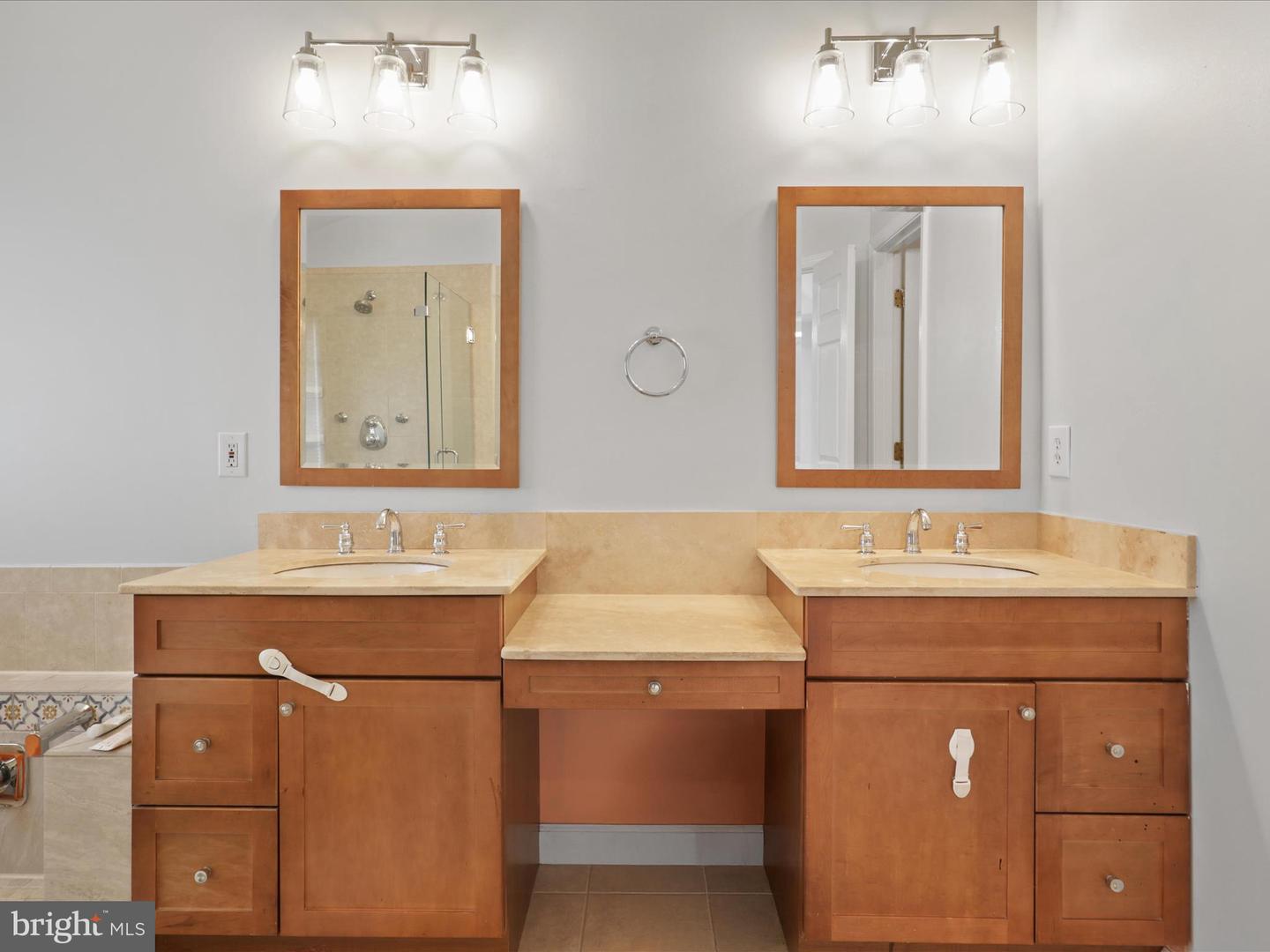 2642 LOGAN WOOD DR, HERNDON, Virginia 20171, 3 Bedrooms Bedrooms, ,3 BathroomsBathrooms,Residential,For sale,2642 LOGAN WOOD DR,VAFX2243410 MLS # VAFX2243410