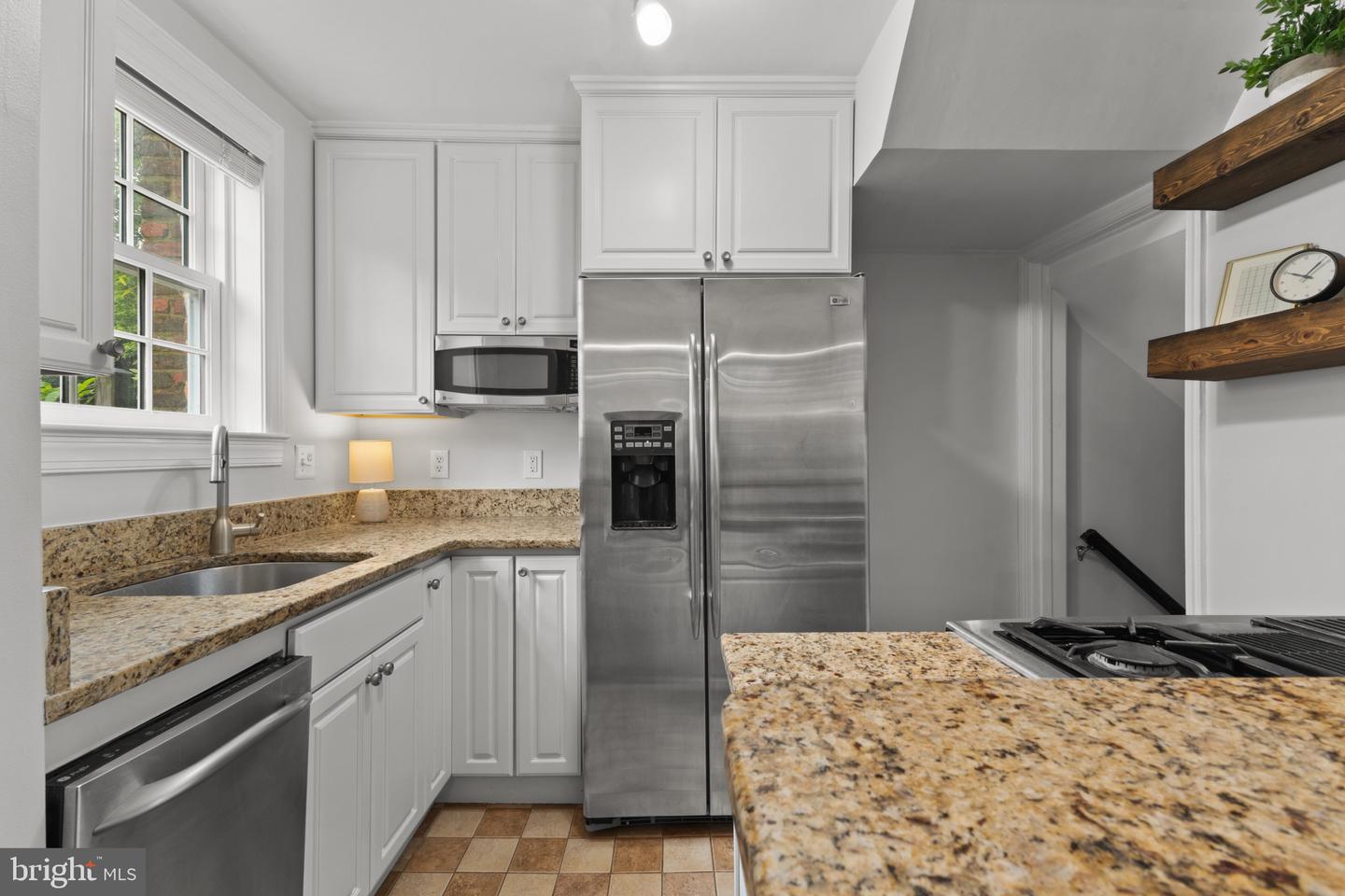 823 CHURCH ST, ALEXANDRIA, Virginia 22314, 2 Bedrooms Bedrooms, 9 Rooms Rooms,2 BathroomsBathrooms,Residential,For sale,823 CHURCH ST,VAAX2045776 MLS # VAAX2045776