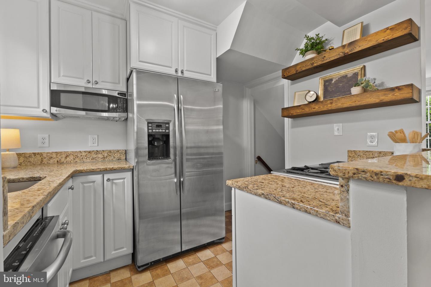 823 CHURCH ST, ALEXANDRIA, Virginia 22314, 2 Bedrooms Bedrooms, 9 Rooms Rooms,2 BathroomsBathrooms,Residential,For sale,823 CHURCH ST,VAAX2045776 MLS # VAAX2045776