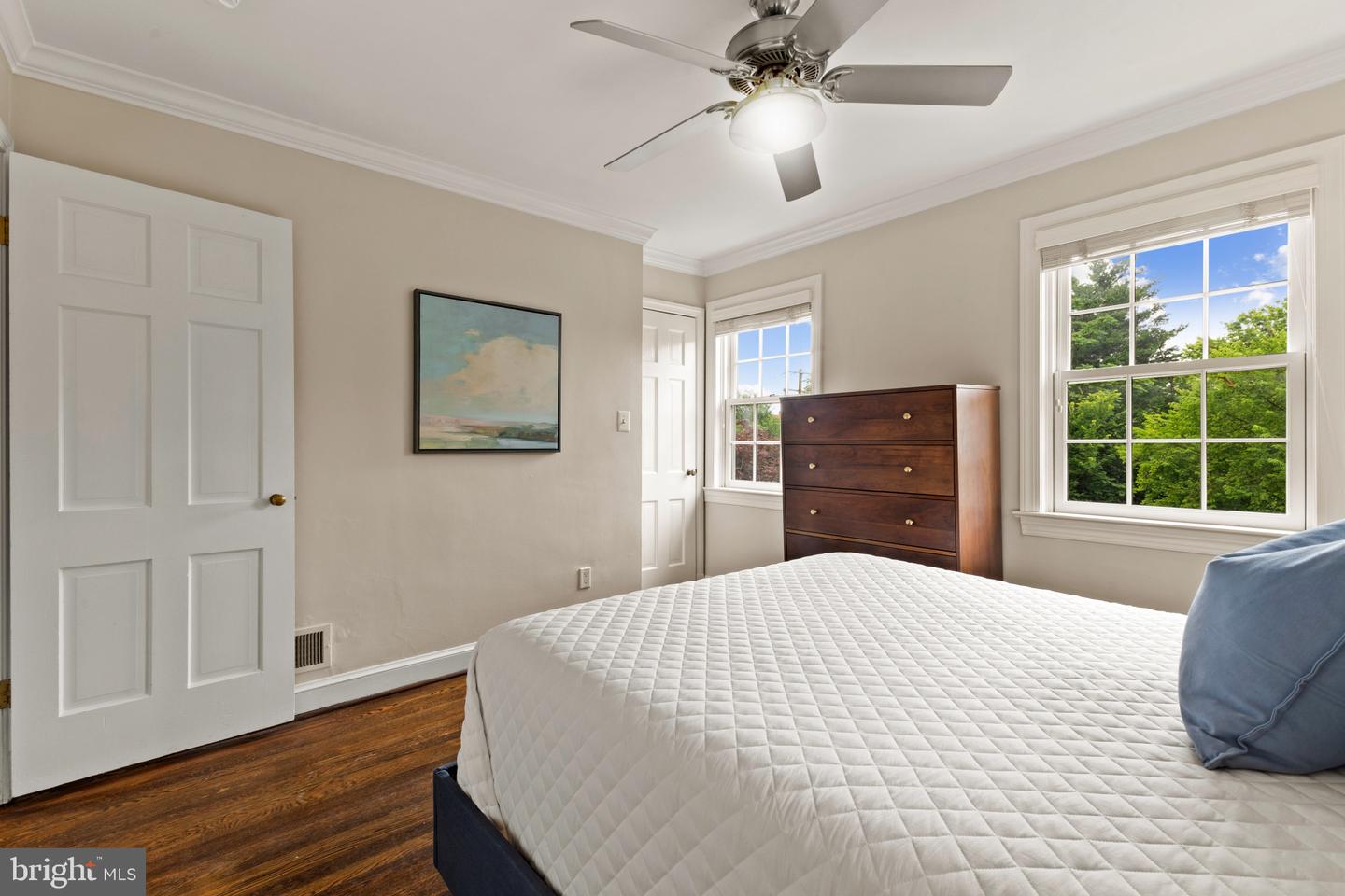 823 CHURCH ST, ALEXANDRIA, Virginia 22314, 2 Bedrooms Bedrooms, 9 Rooms Rooms,2 BathroomsBathrooms,Residential,For sale,823 CHURCH ST,VAAX2045776 MLS # VAAX2045776