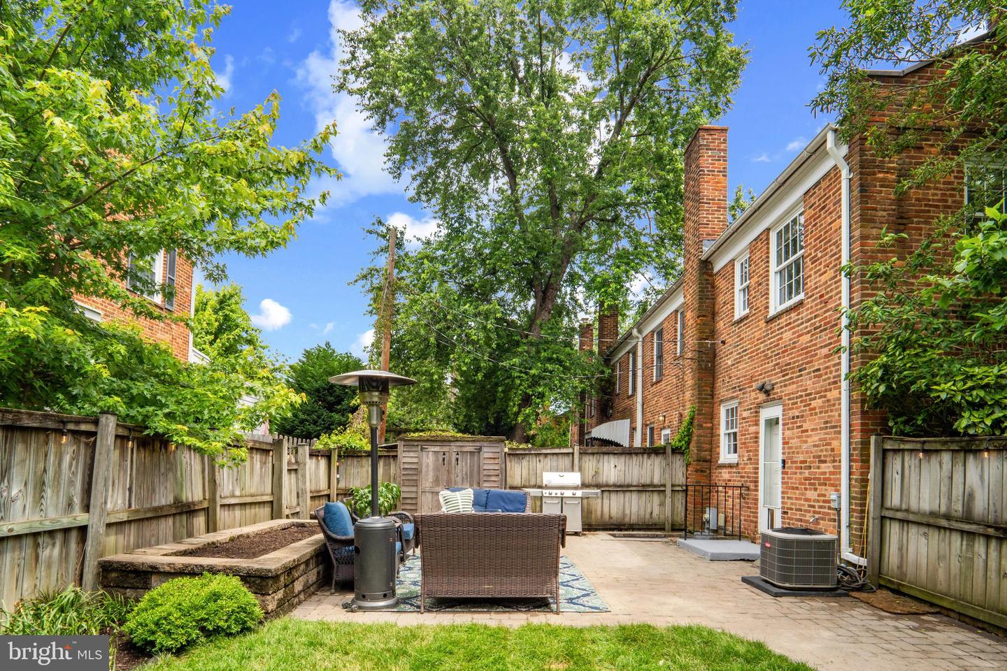 823 CHURCH ST, ALEXANDRIA, Virginia 22314, 2 Bedrooms Bedrooms, 9 Rooms Rooms,2 BathroomsBathrooms,Residential,For sale,823 CHURCH ST,VAAX2045776 MLS # VAAX2045776
