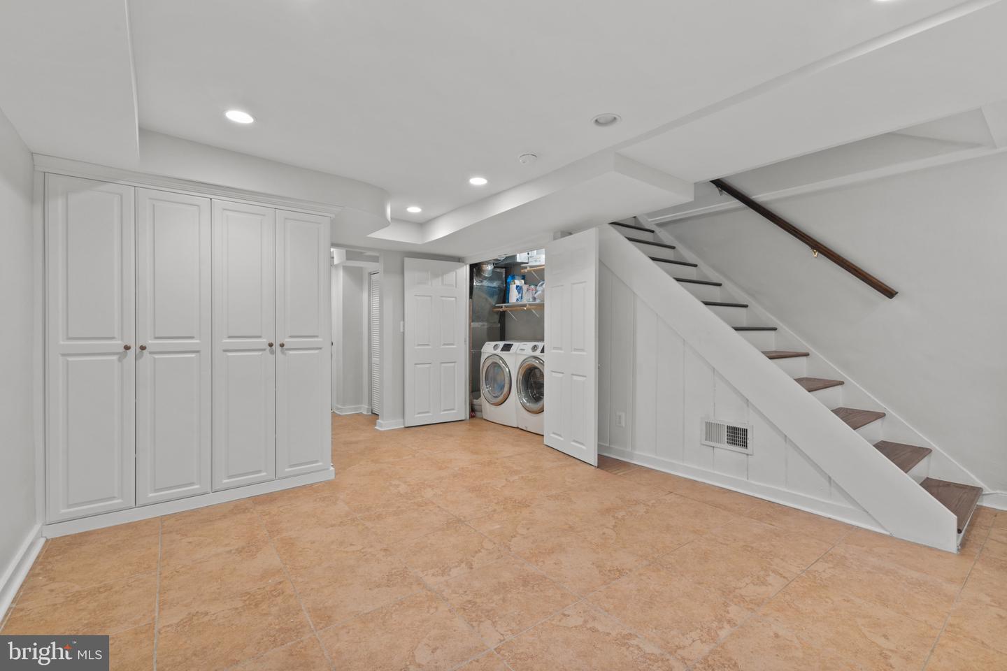 823 CHURCH ST, ALEXANDRIA, Virginia 22314, 2 Bedrooms Bedrooms, 9 Rooms Rooms,2 BathroomsBathrooms,Residential,For sale,823 CHURCH ST,VAAX2045776 MLS # VAAX2045776