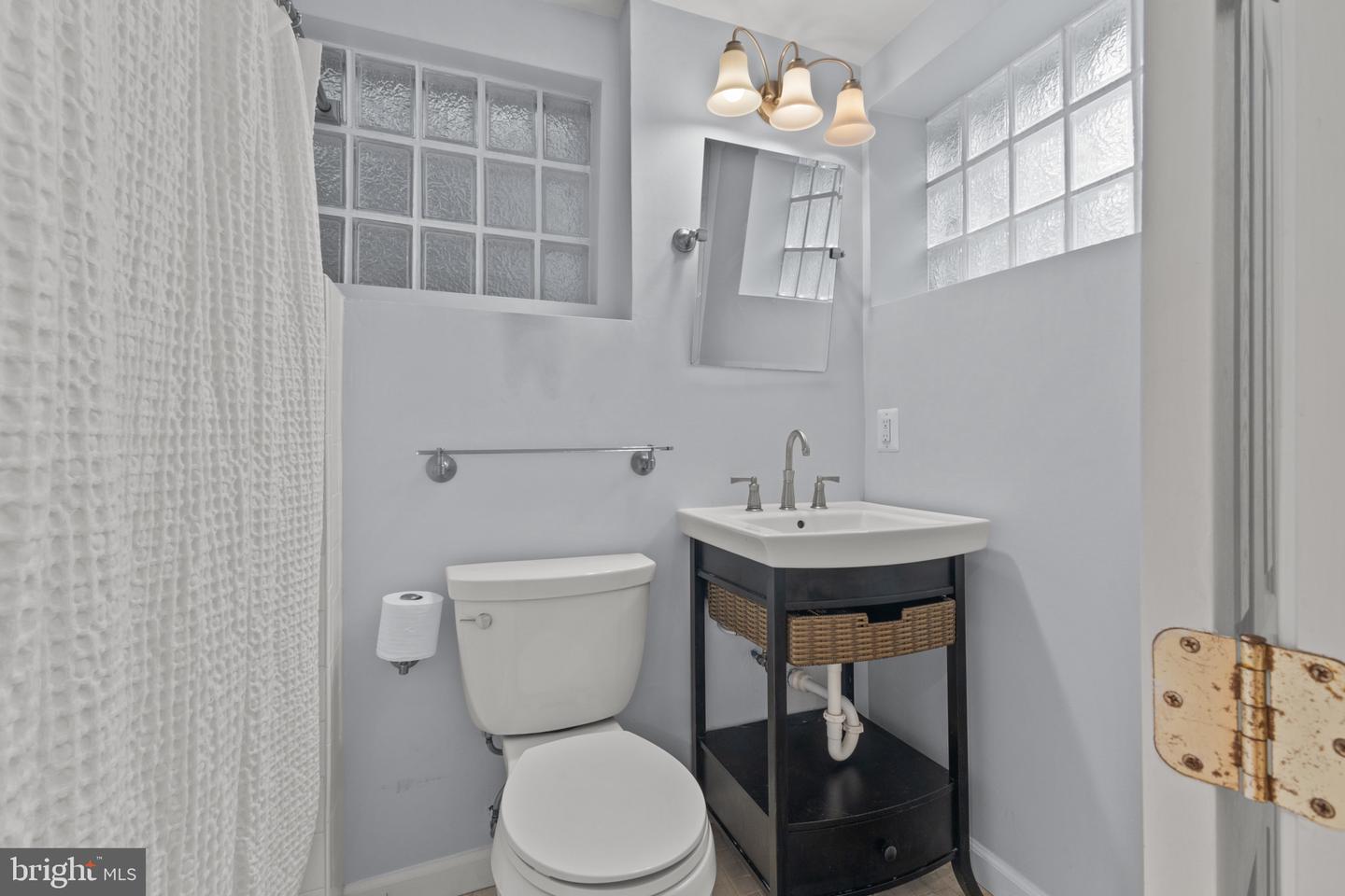823 CHURCH ST, ALEXANDRIA, Virginia 22314, 2 Bedrooms Bedrooms, 9 Rooms Rooms,2 BathroomsBathrooms,Residential,For sale,823 CHURCH ST,VAAX2045776 MLS # VAAX2045776