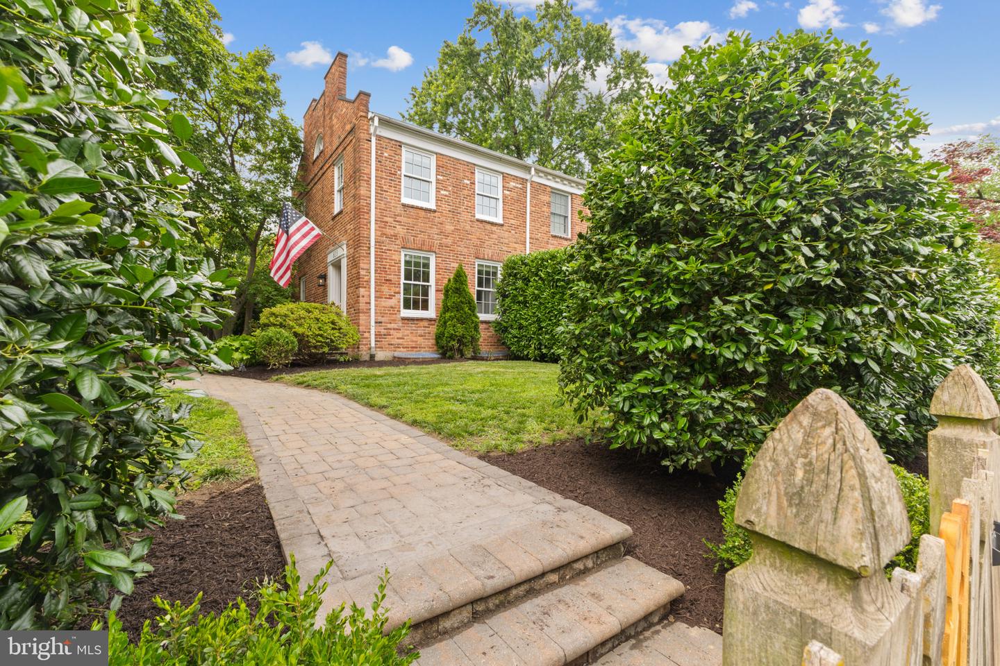 823 CHURCH ST, ALEXANDRIA, Virginia 22314, 2 Bedrooms Bedrooms, 9 Rooms Rooms,2 BathroomsBathrooms,Residential,For sale,823 CHURCH ST,VAAX2045776 MLS # VAAX2045776