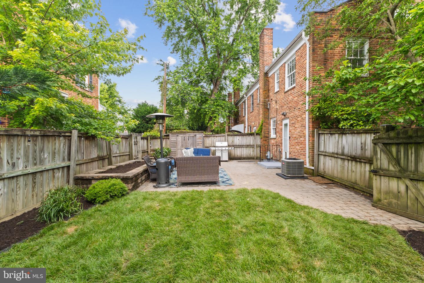 823 CHURCH ST, ALEXANDRIA, Virginia 22314, 2 Bedrooms Bedrooms, 9 Rooms Rooms,2 BathroomsBathrooms,Residential,For sale,823 CHURCH ST,VAAX2045776 MLS # VAAX2045776