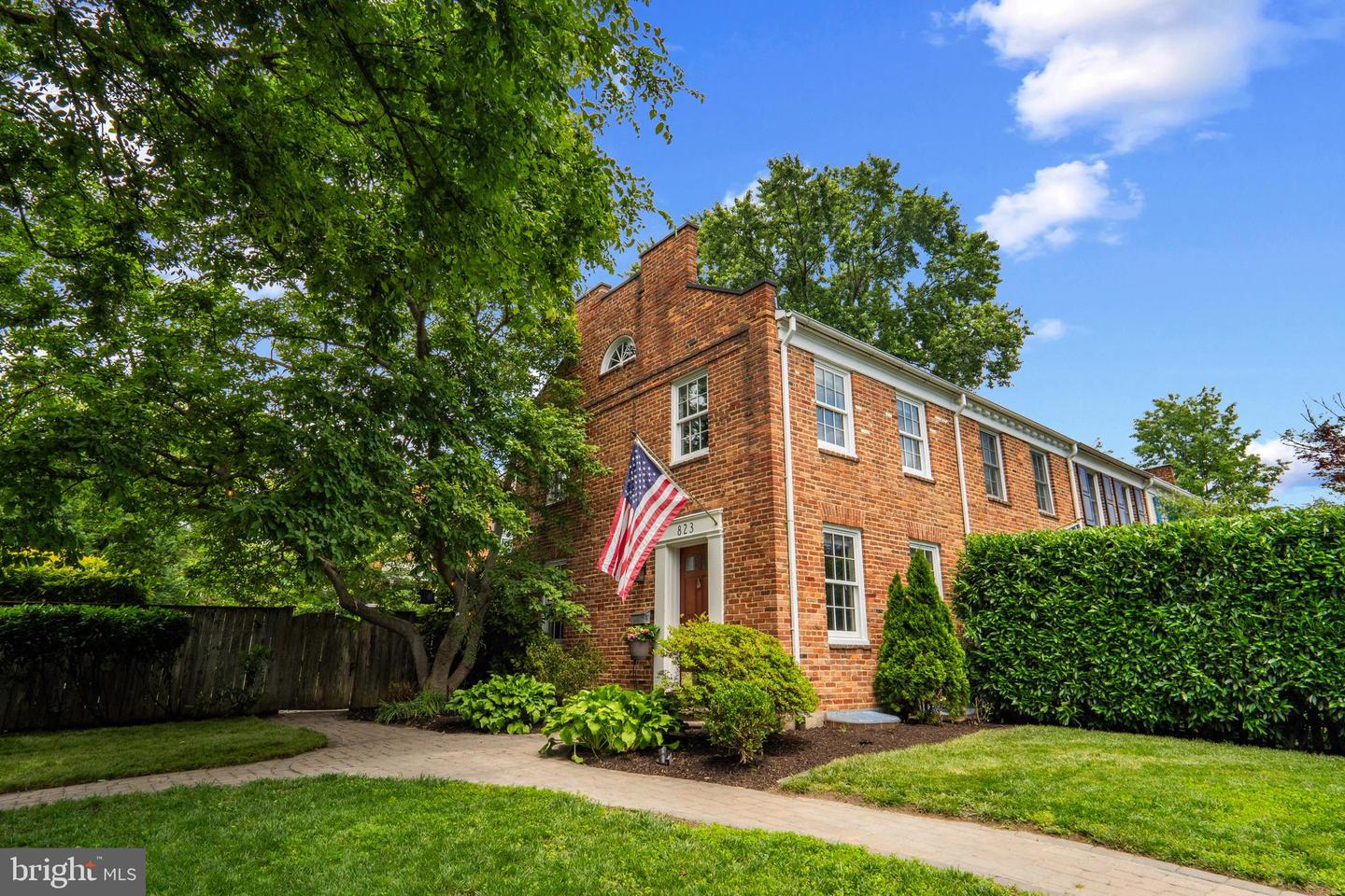 823 CHURCH ST, ALEXANDRIA, Virginia 22314, 2 Bedrooms Bedrooms, 9 Rooms Rooms,2 BathroomsBathrooms,Residential,For sale,823 CHURCH ST,VAAX2045776 MLS # VAAX2045776